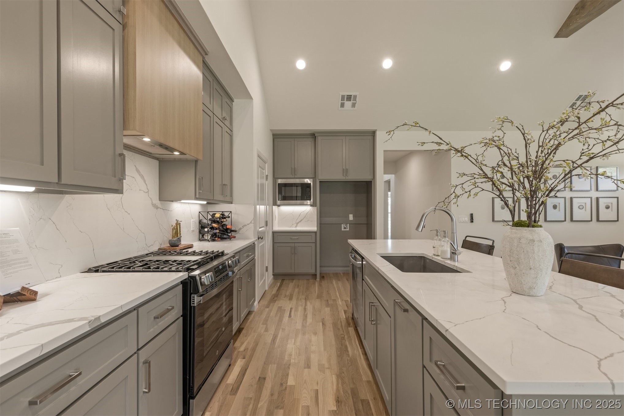 1331 N Beech Street Property Photo 23