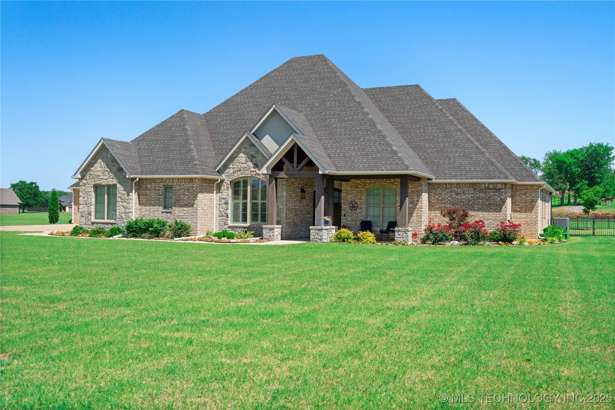 1580 Dawson Drive Property Photo 1