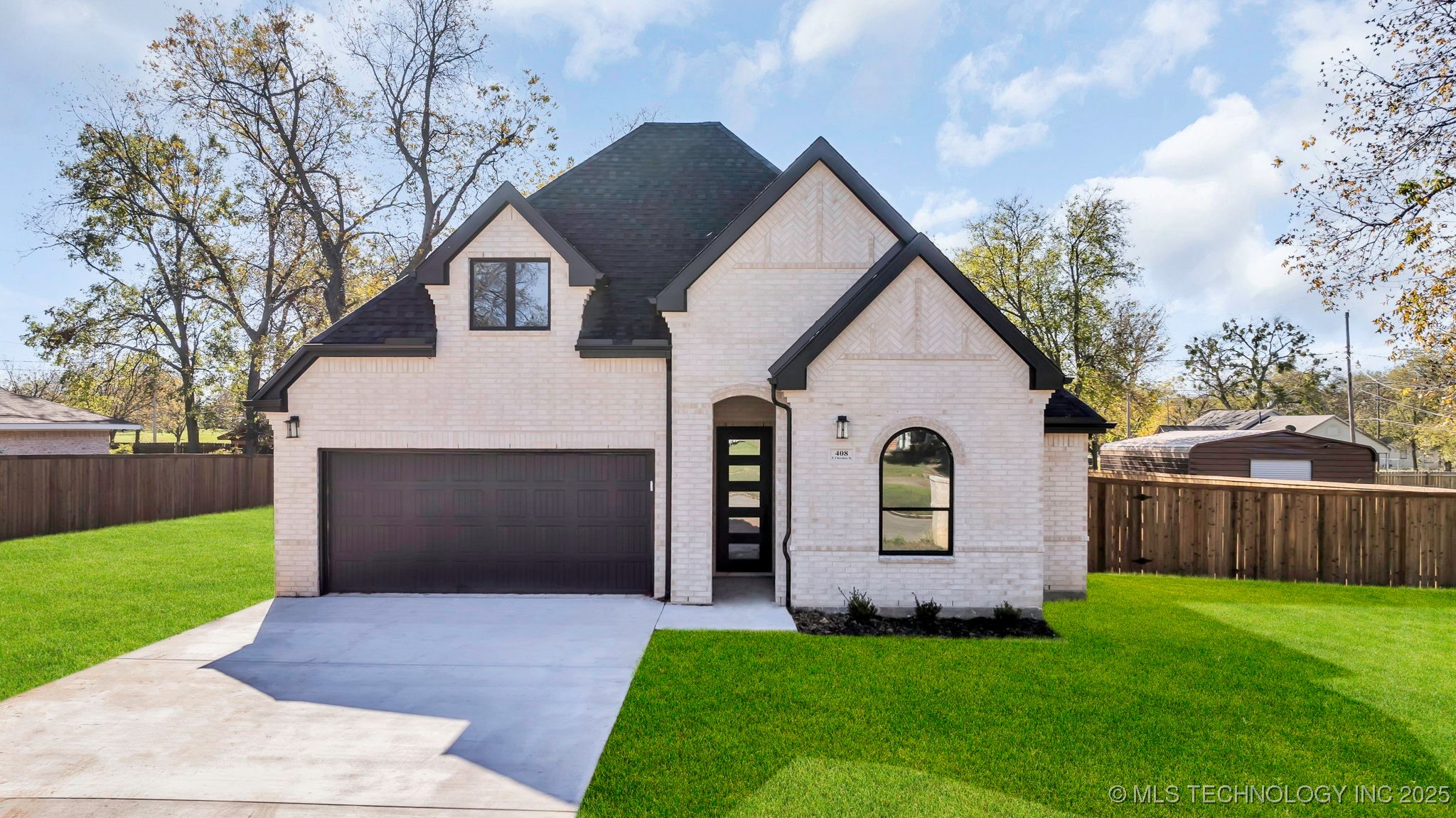 408 E Cherokee Street Property Photo 2