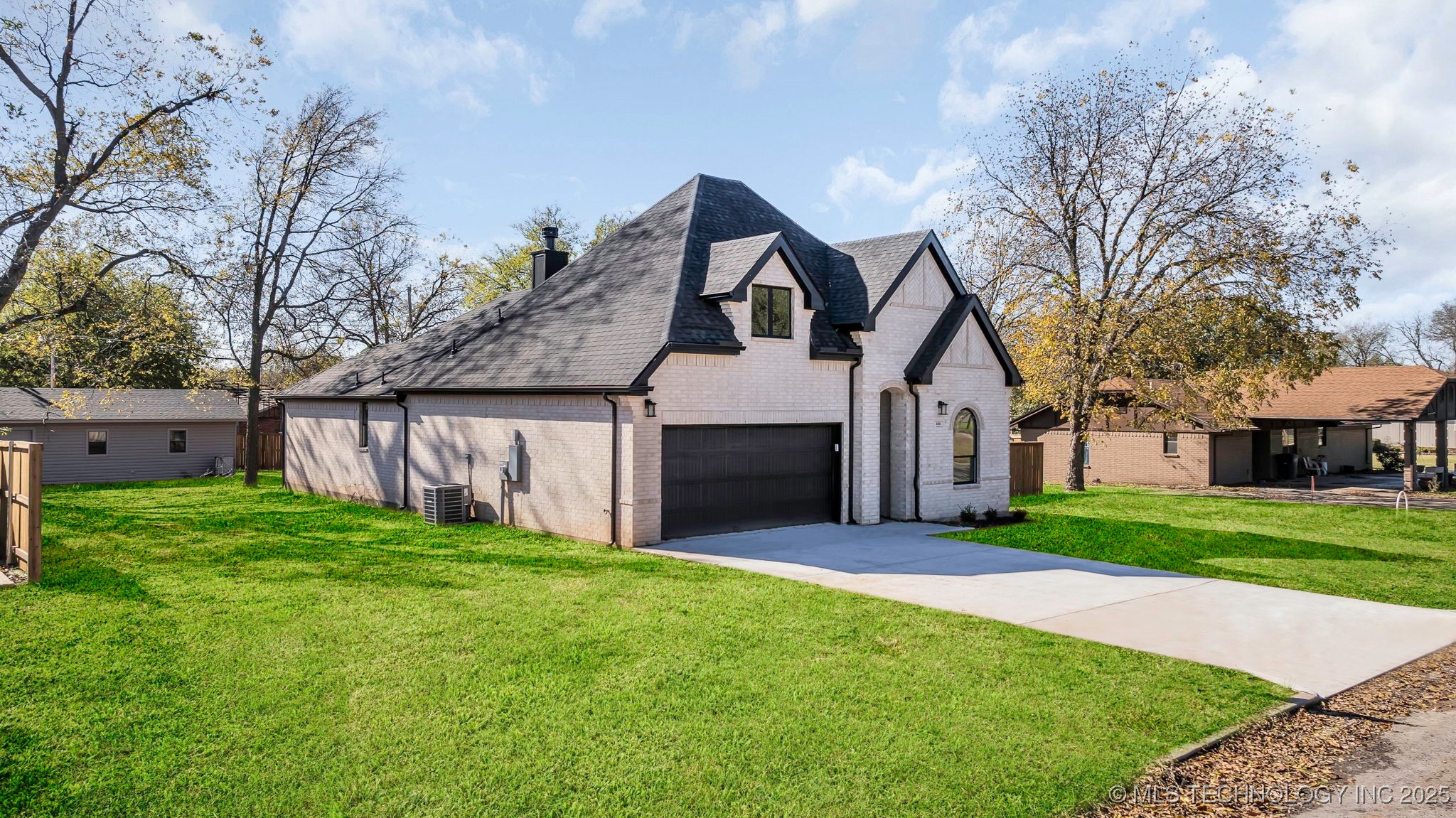 408 E Cherokee Street Property Photo 3