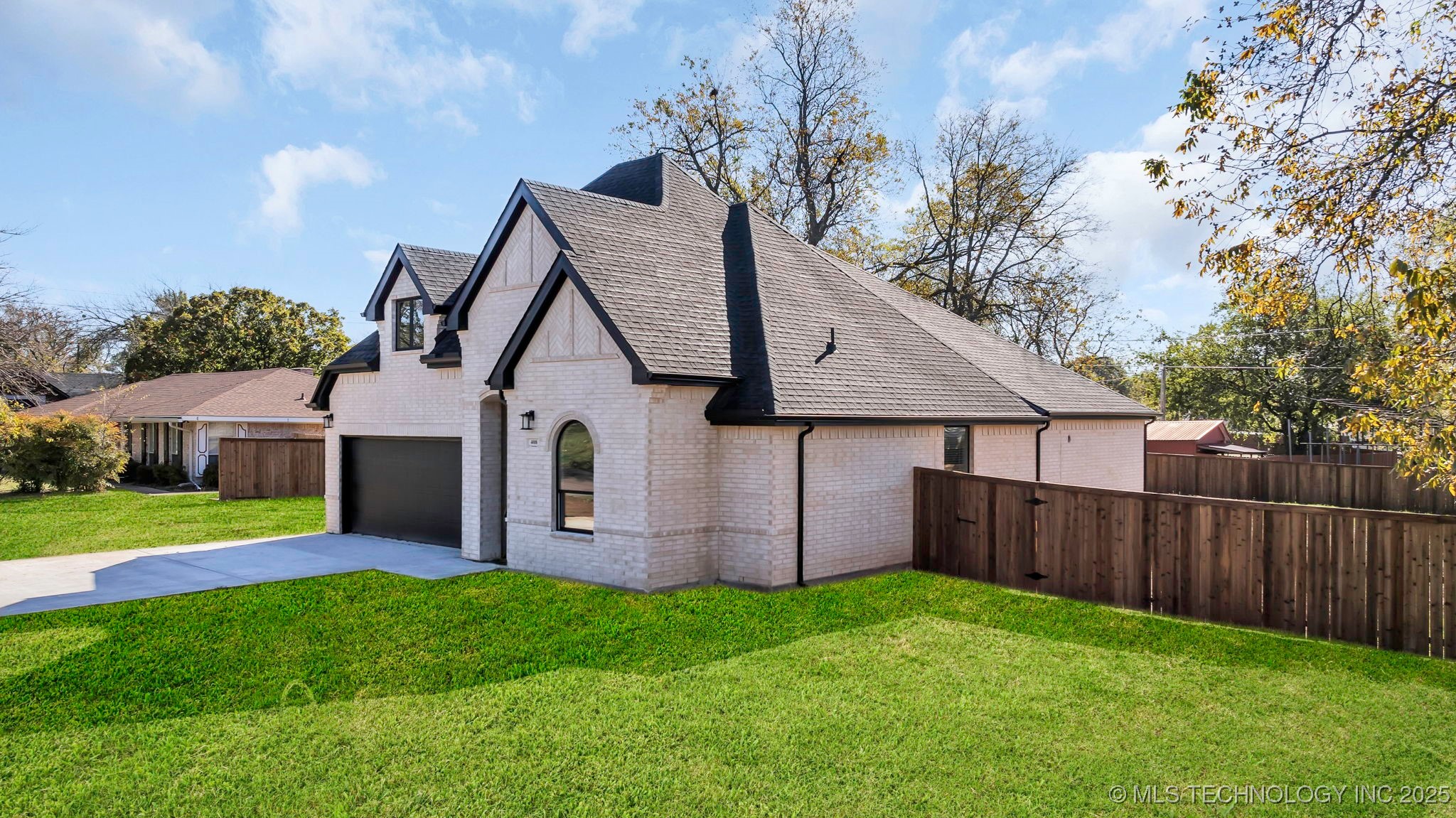 408 E Cherokee Street Property Photo 4