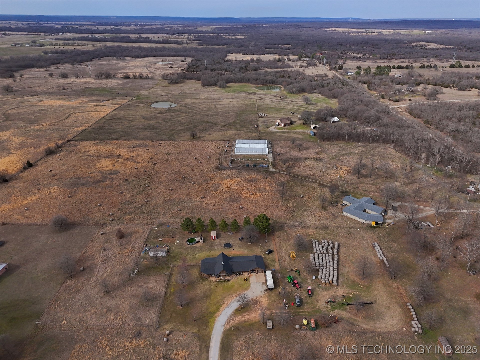 24833 S 200 Road Property Photo 3