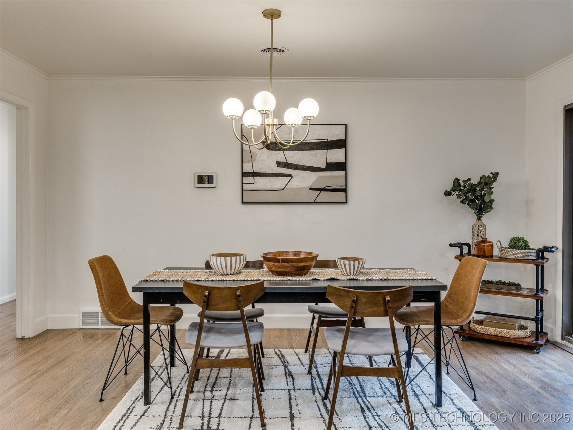 2528 E 57th Street Property Photo 13