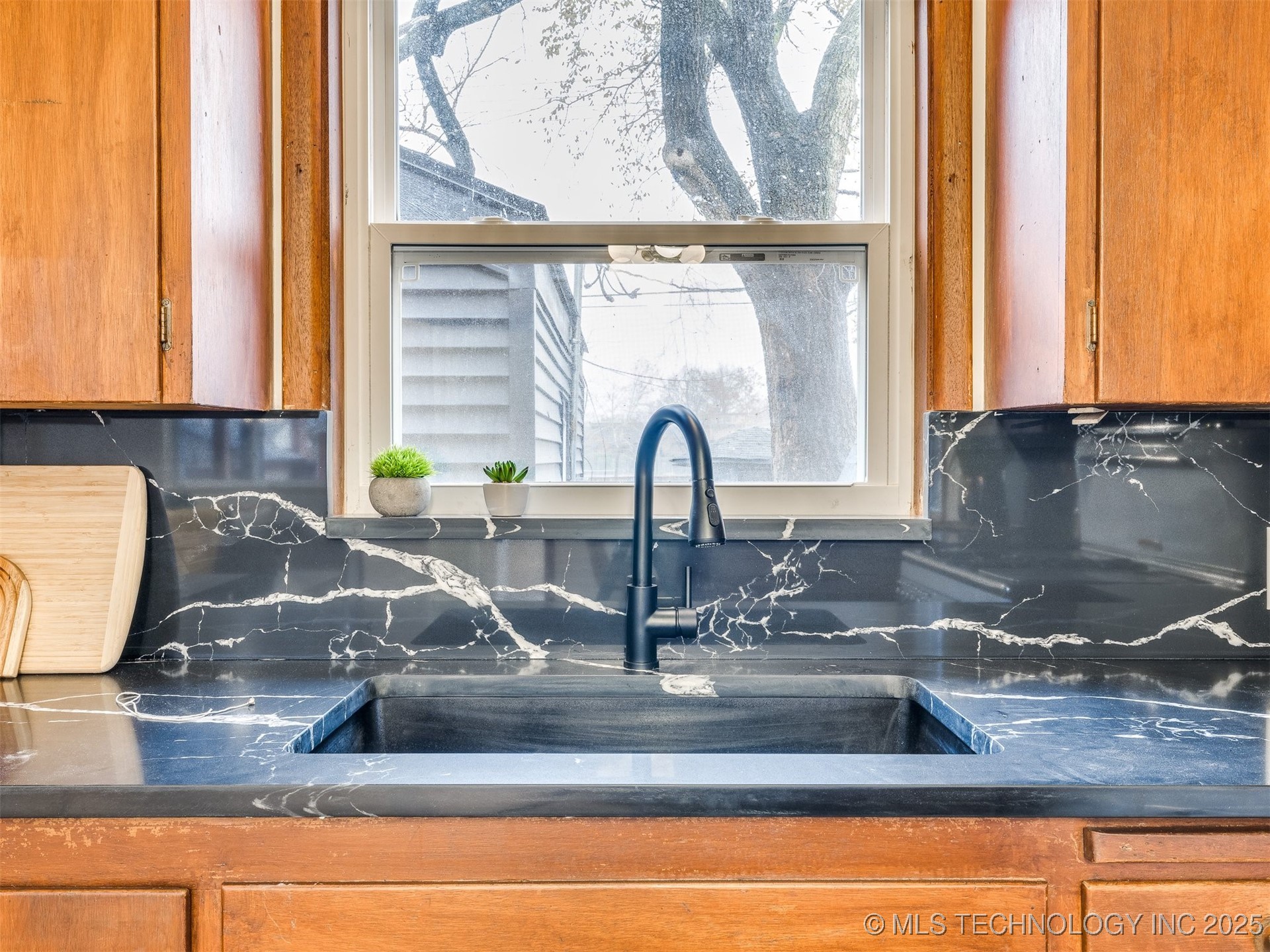 2528 E 57th Street Property Photo 25