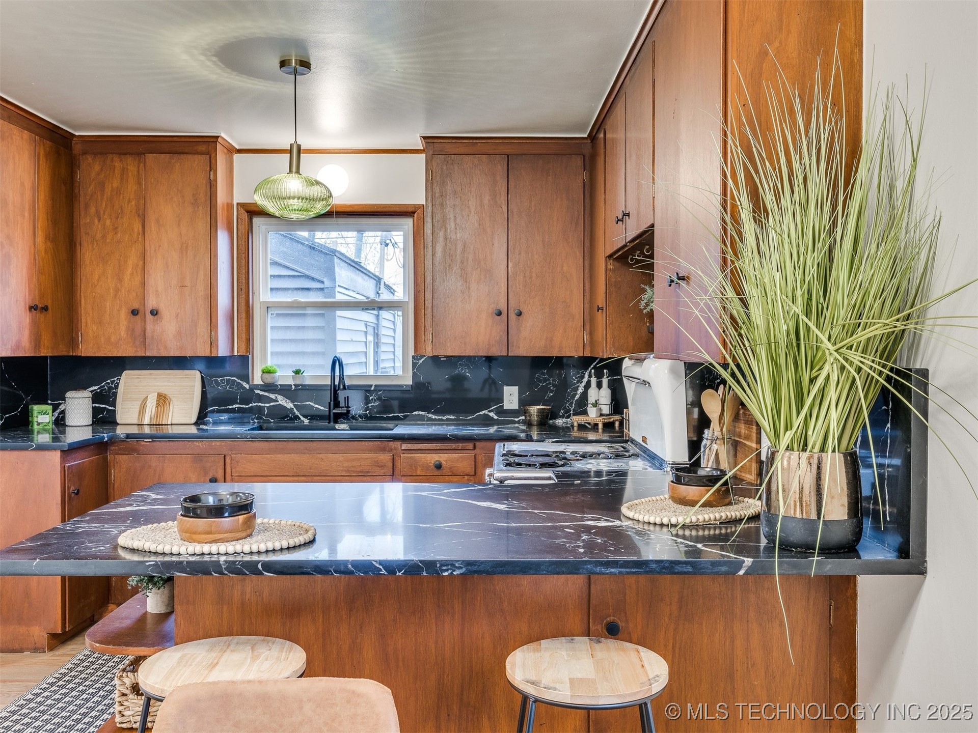 2528 E 57th Street Property Photo 26