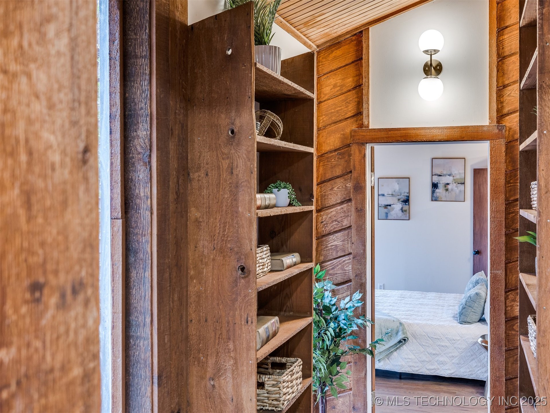 2528 E 57th Street Property Photo 36