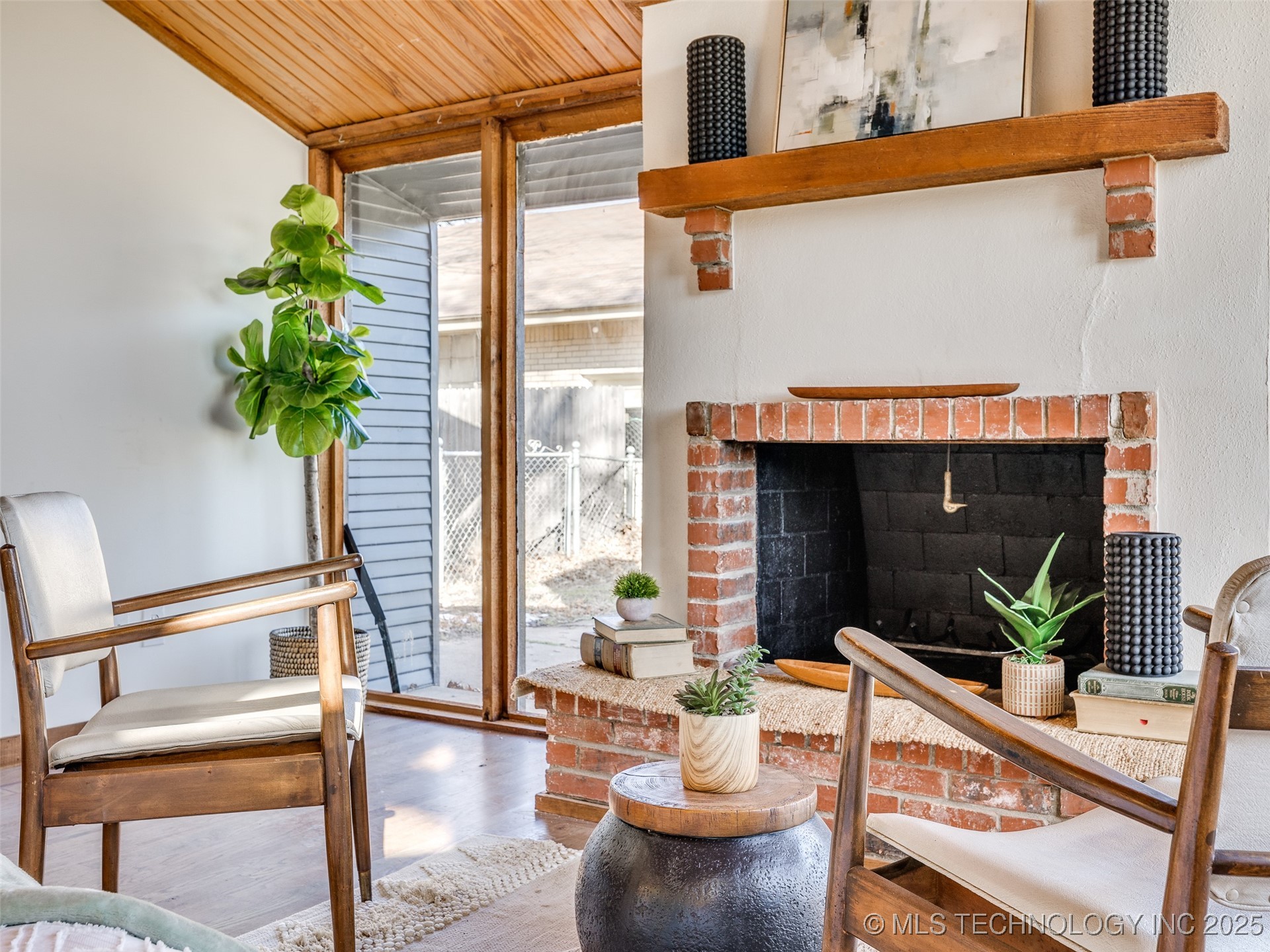 2528 E 57th Street Property Photo 43