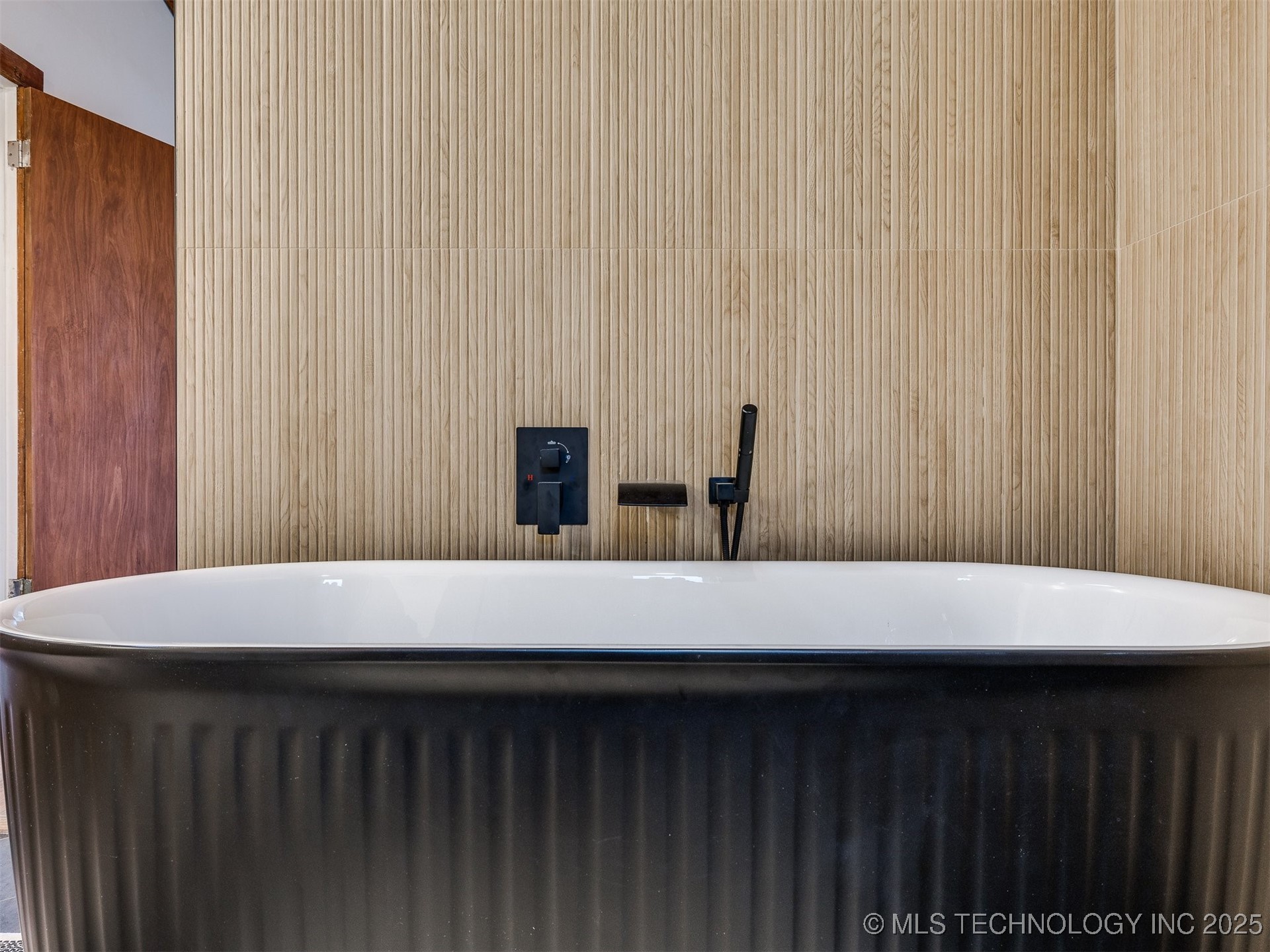 2528 E 57th Street Property Photo 51