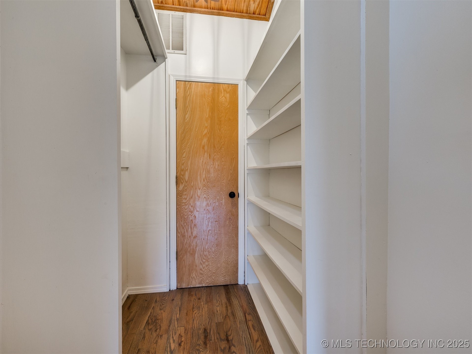 2528 E 57th Street Property Photo 58