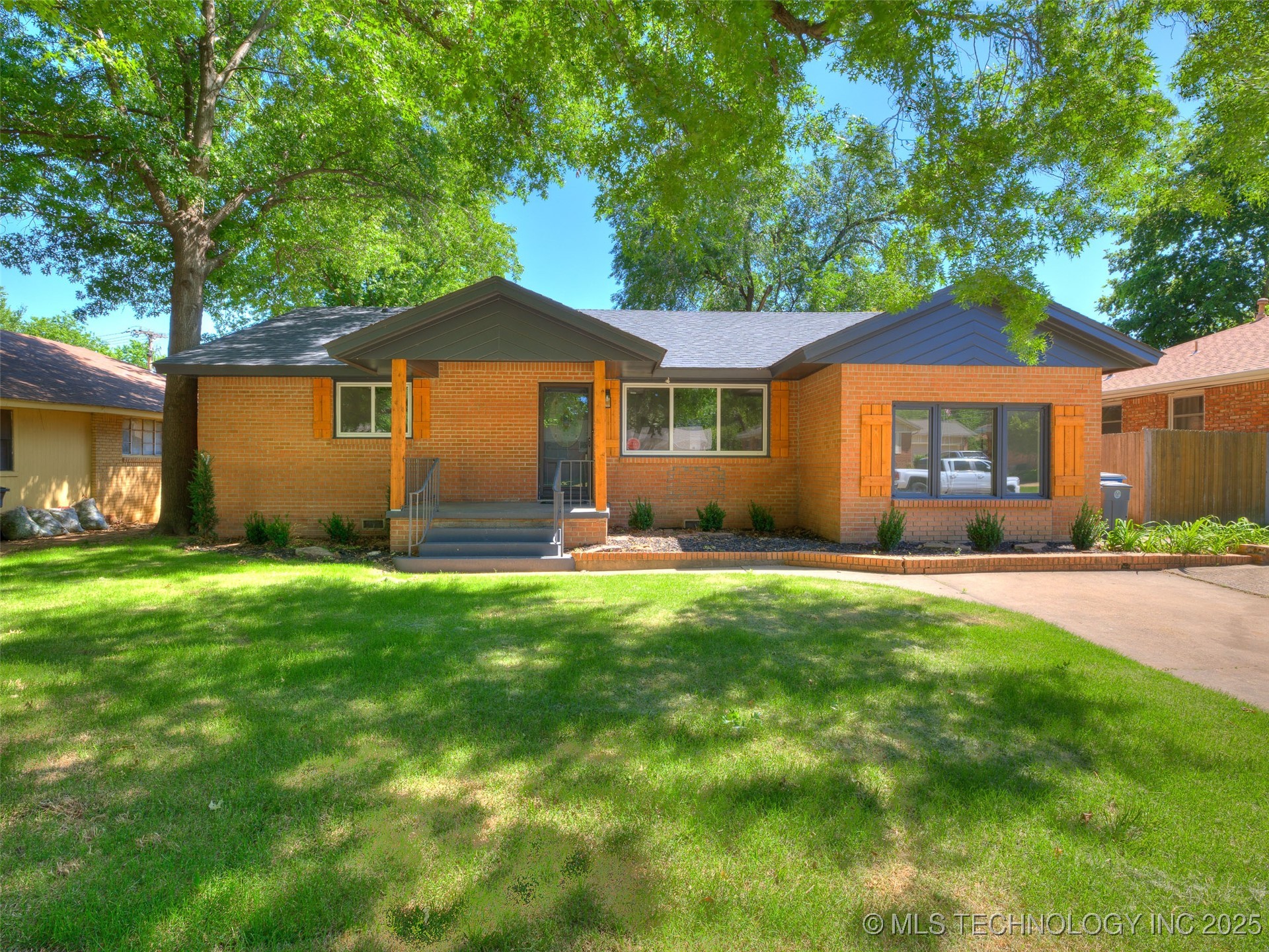 2528 E 57th Street Property Photo 79