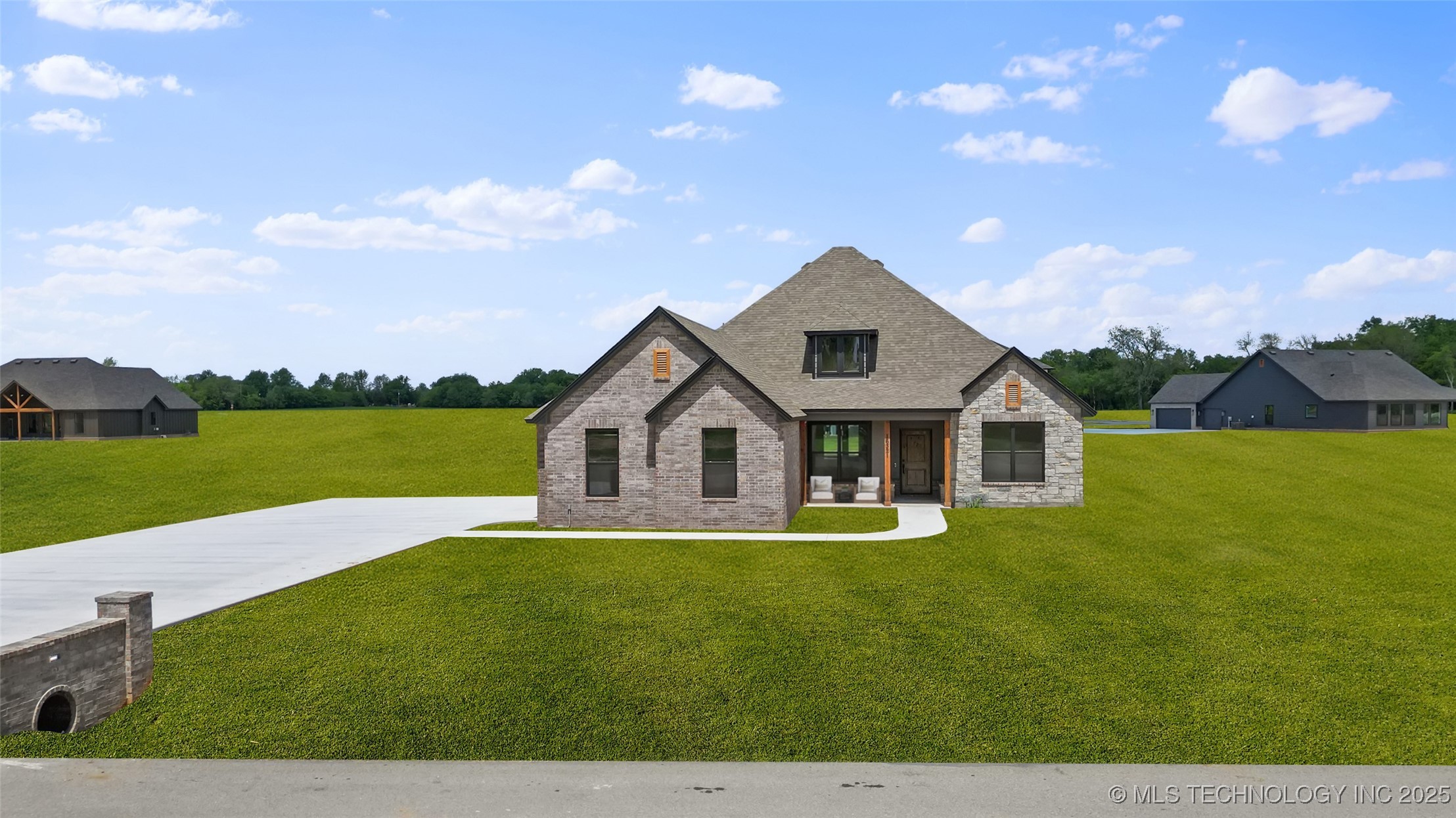 16321 E 101st Street North Property Photo 2