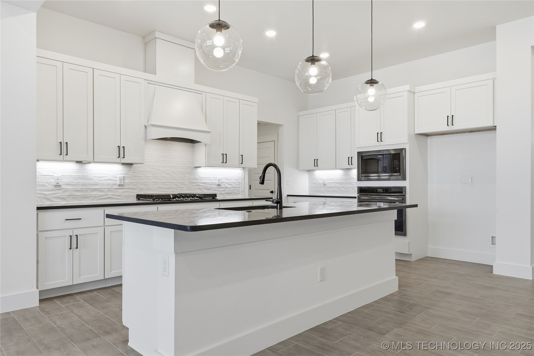 2045 E 130th Street S Property Photo 27