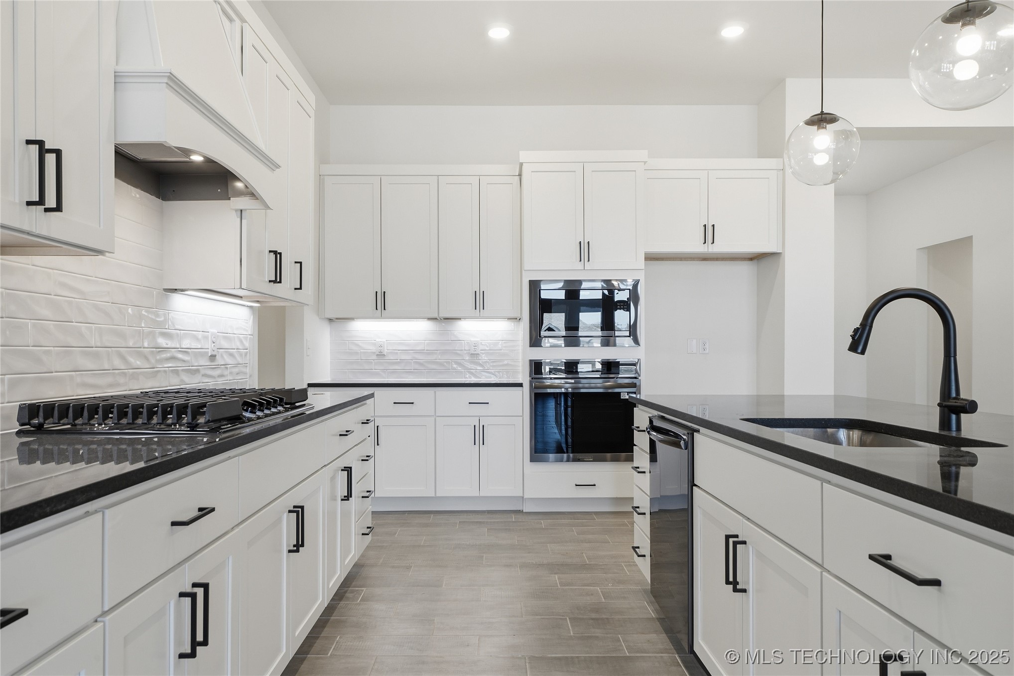 2045 E 130th Street S Property Photo 28