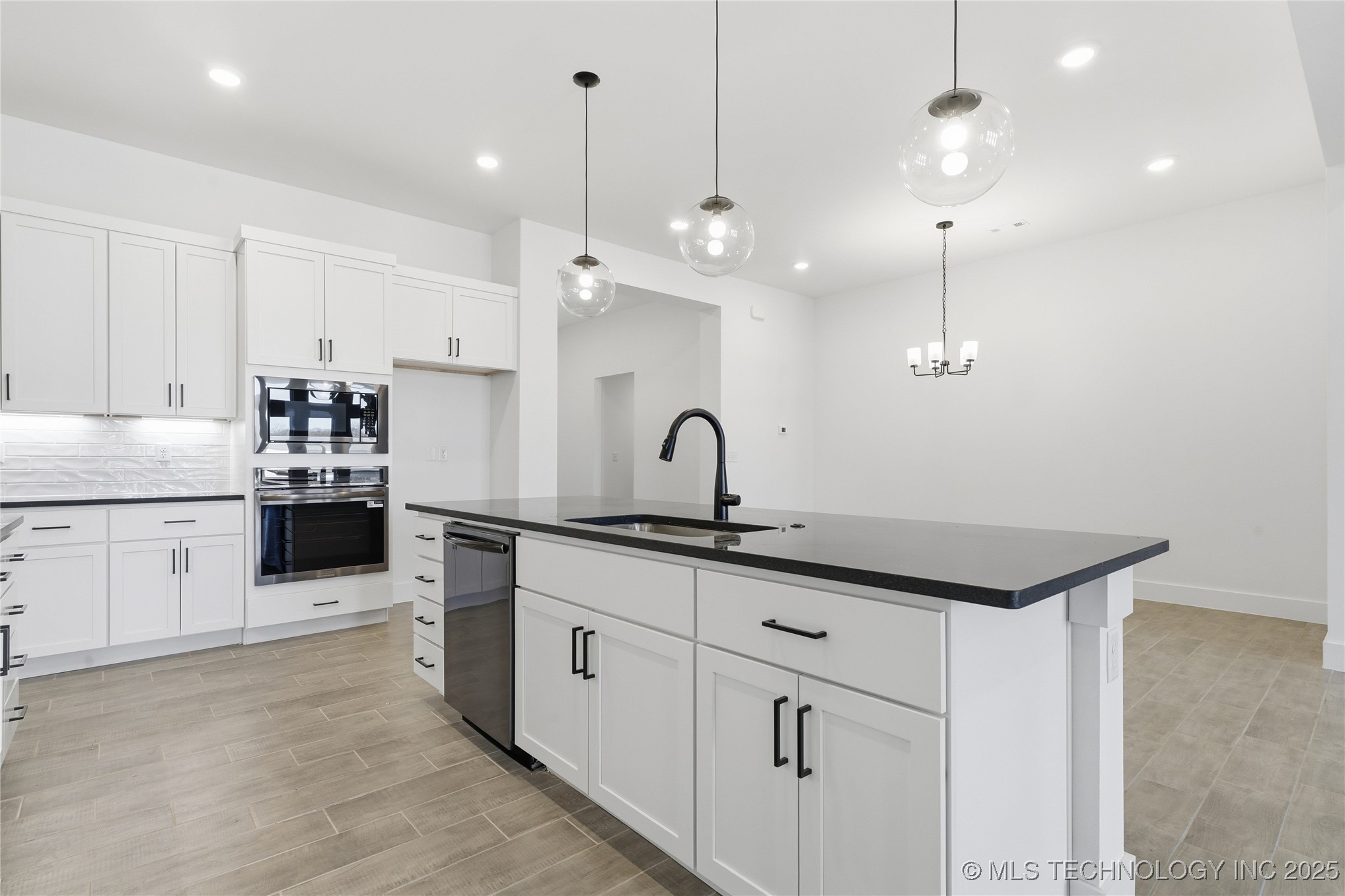 2045 E 130th Street S Property Photo 29