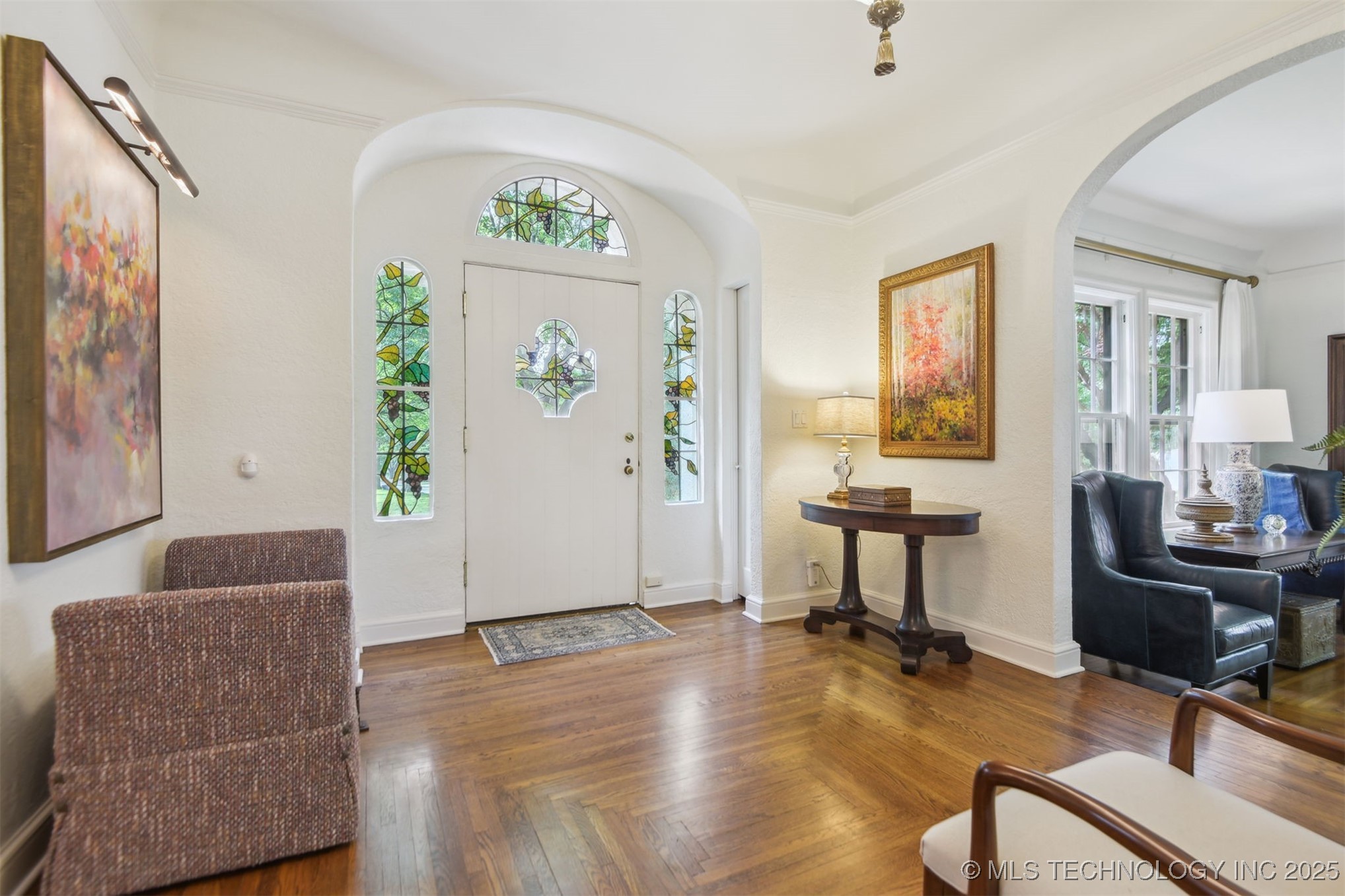 201 E 24th Place Property Photo 2