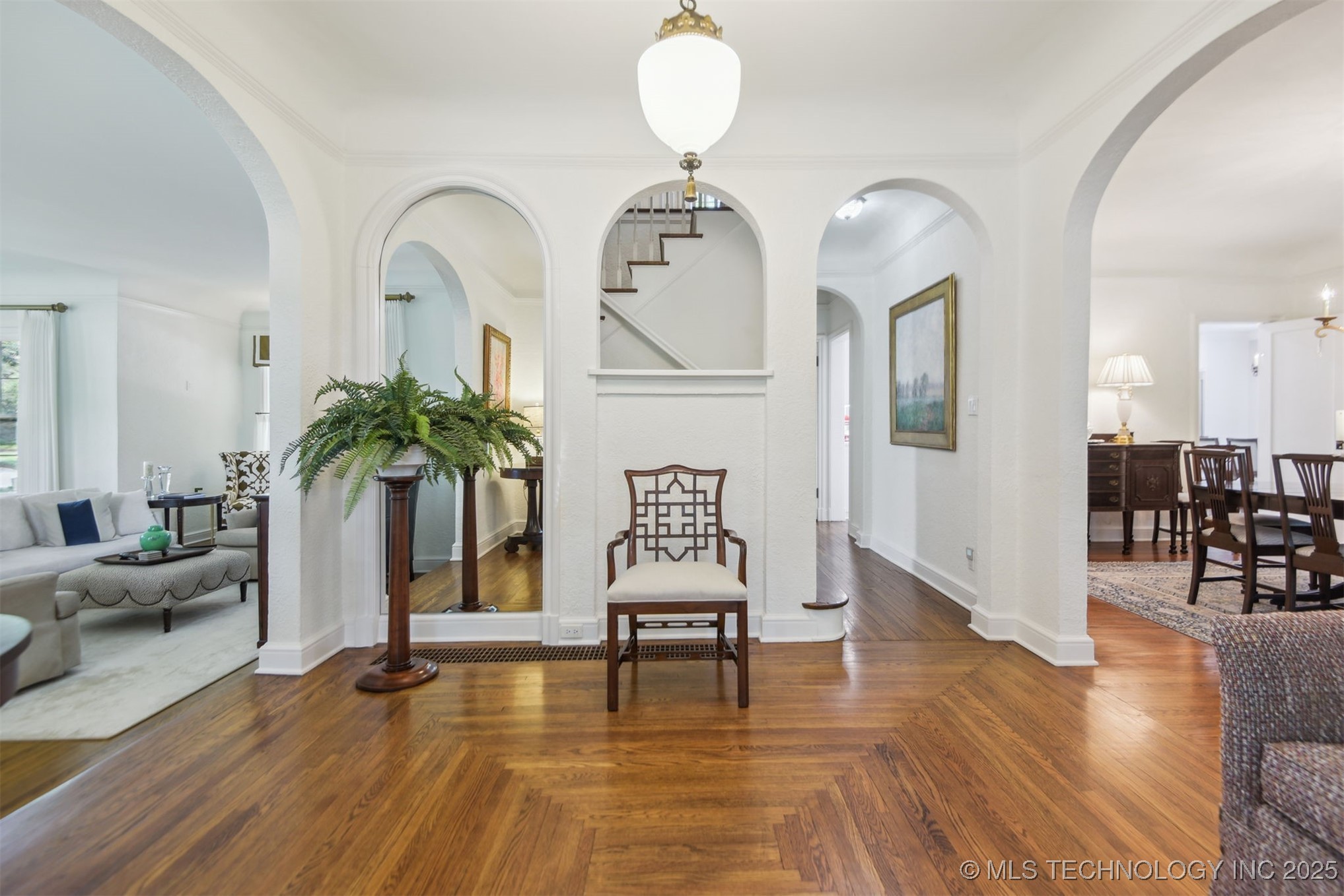 201 E 24th Place Property Photo 3