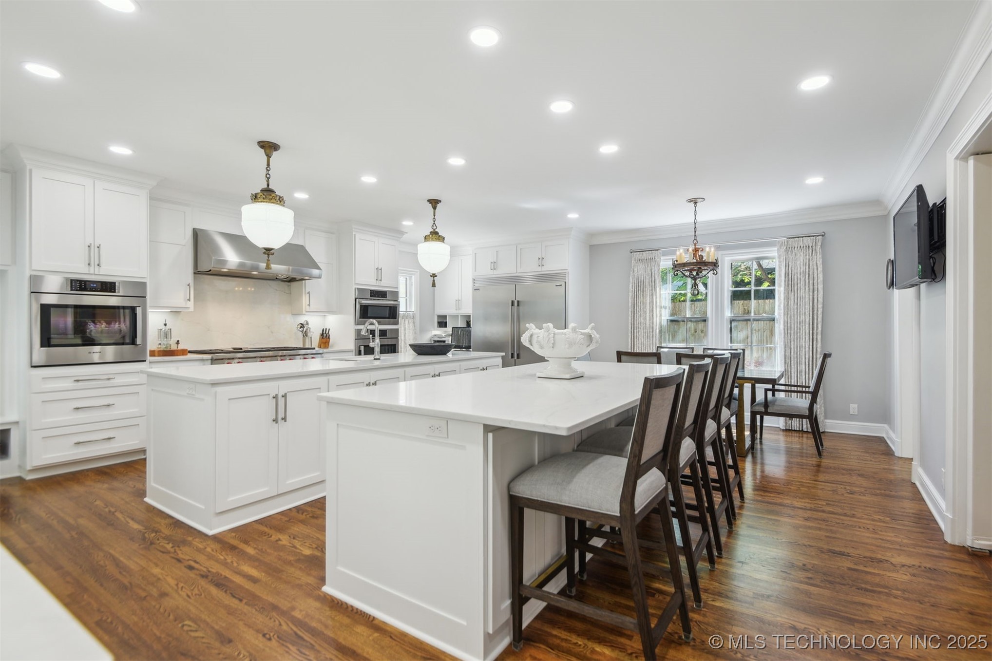 201 E 24th Place Property Photo 4