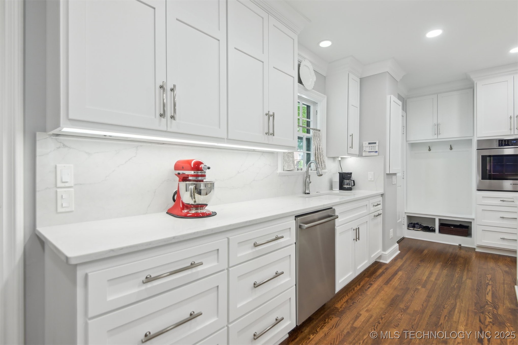 201 E 24th Place Property Photo 6