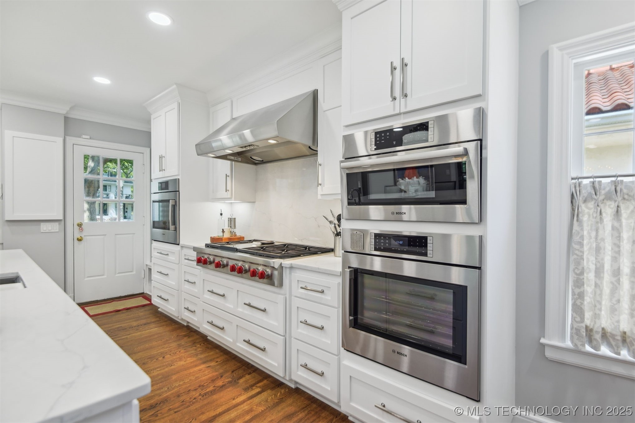 201 E 24th Place Property Photo 7