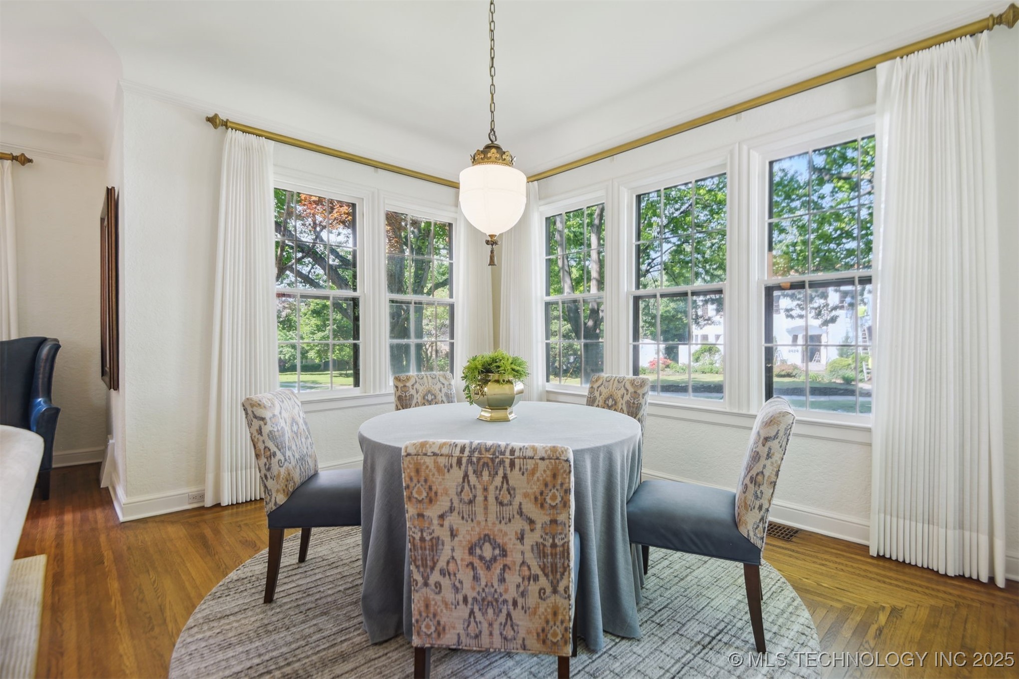 201 E 24th Place Property Photo 16