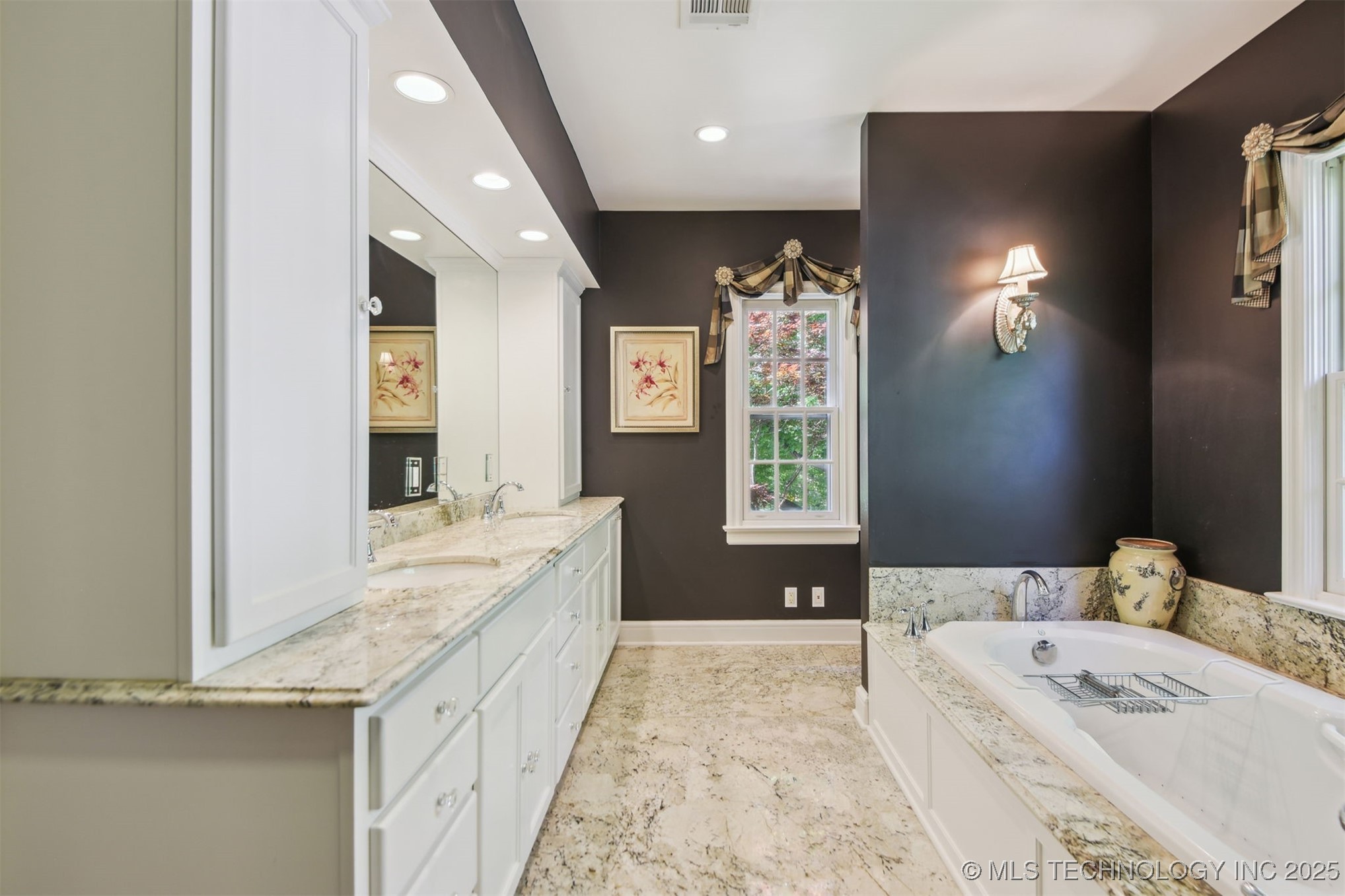 201 E 24th Place Property Photo 21