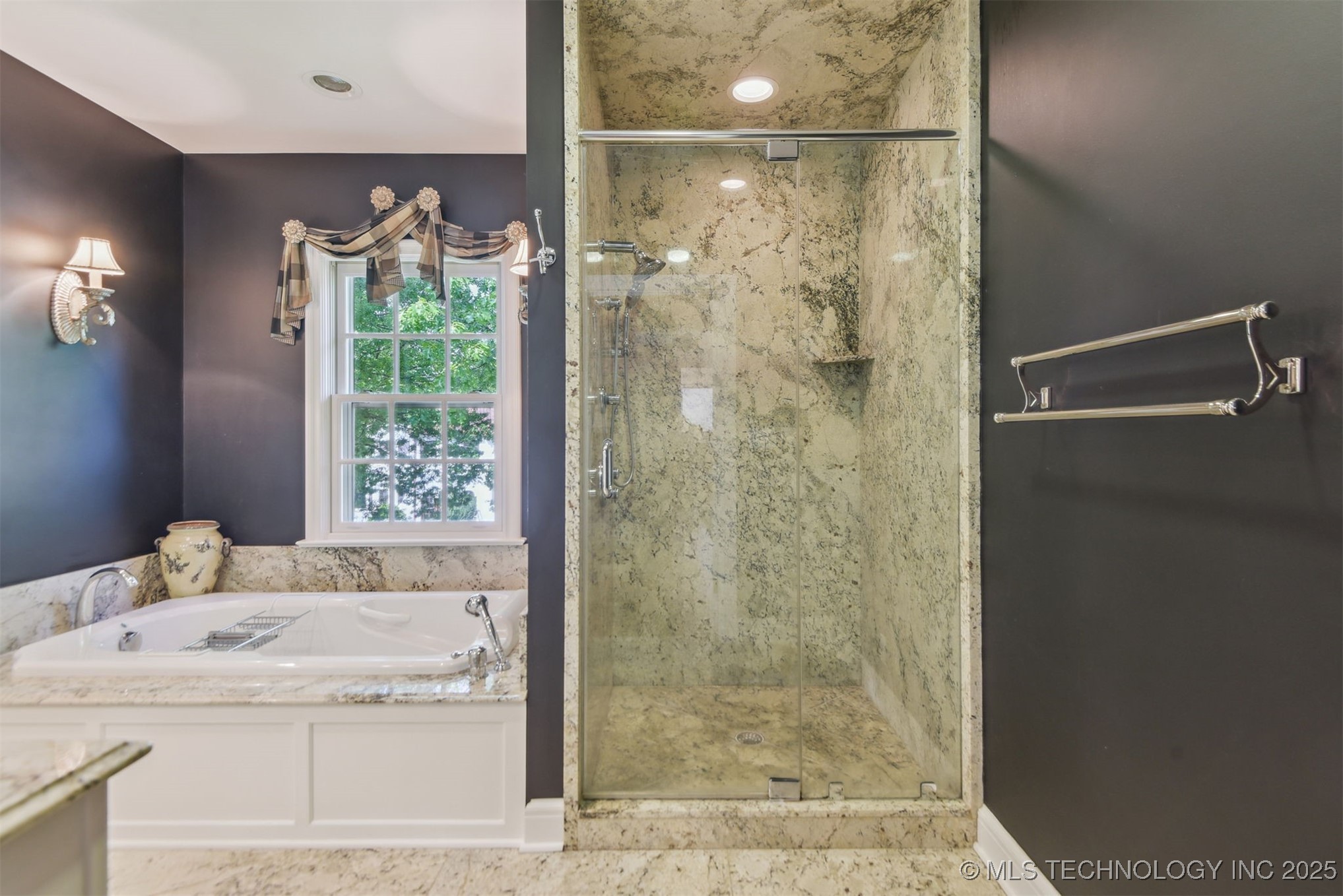 201 E 24th Place Property Photo 22