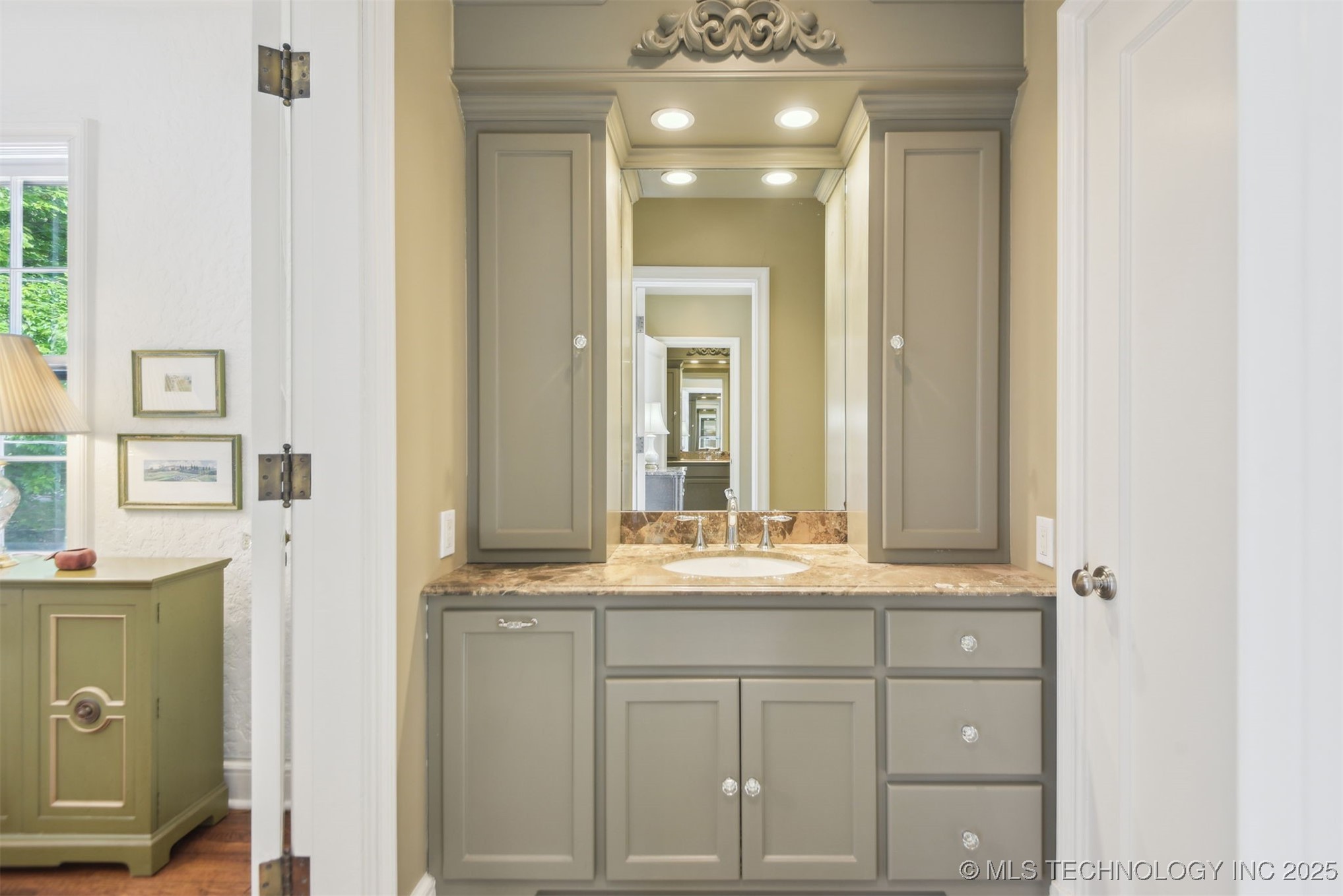 201 E 24th Place Property Photo 24