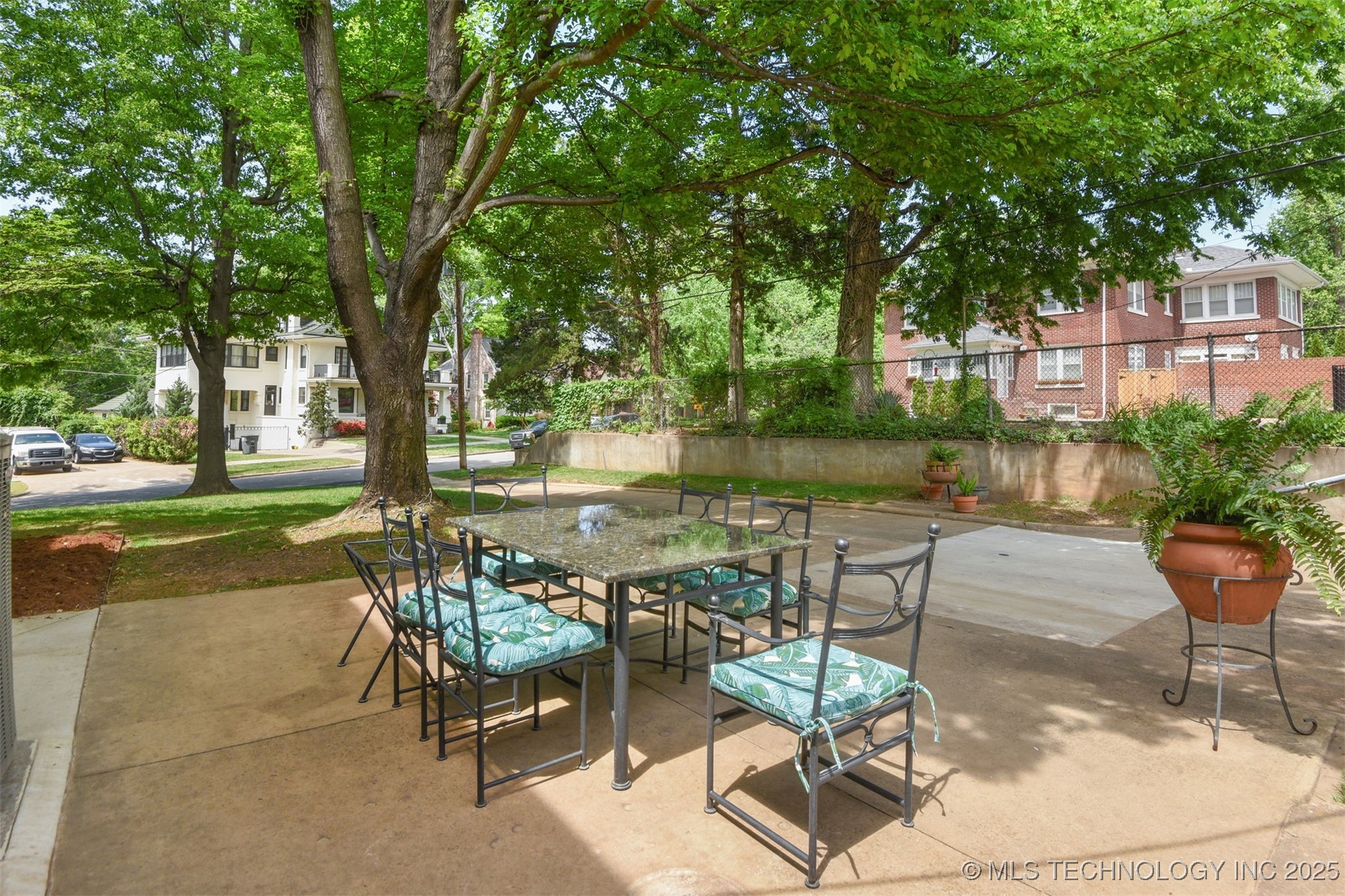 201 E 24th Place Property Photo 32