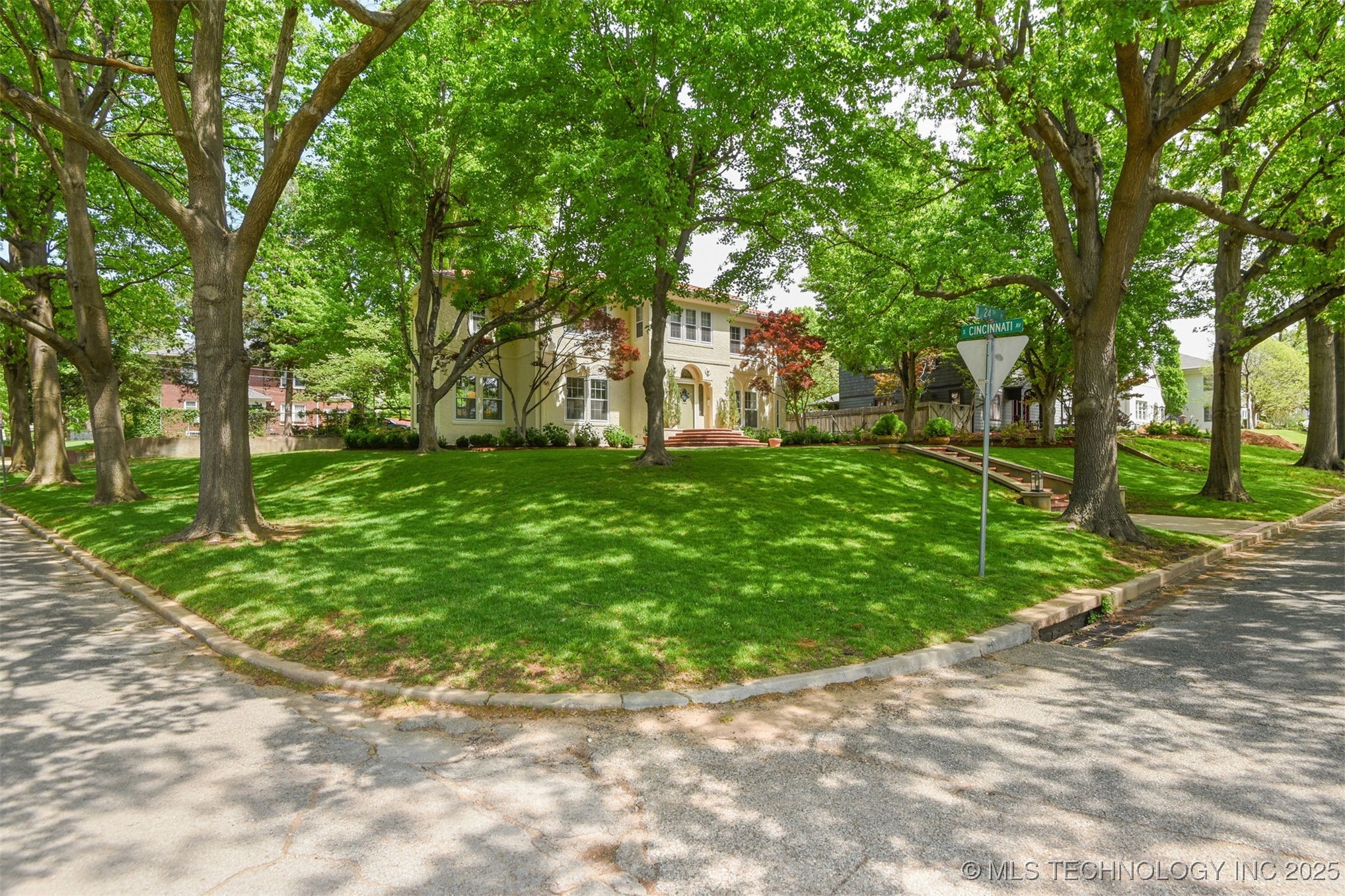 201 E 24th Place Property Photo 35