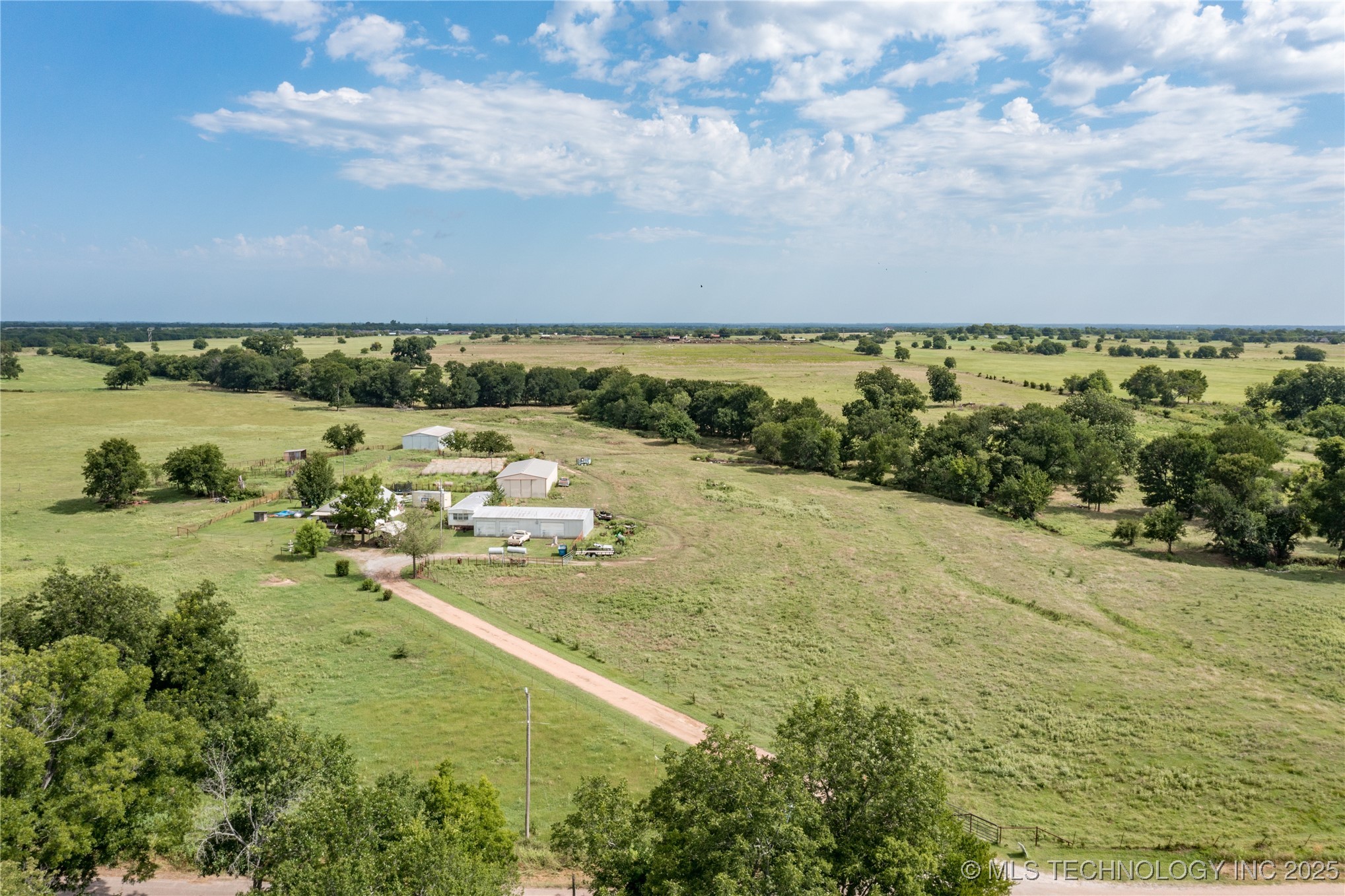 596 Forest Lane Property Photo 3