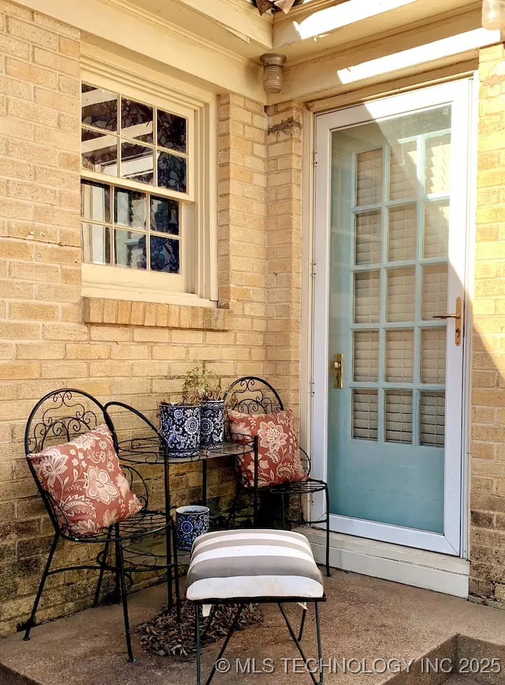 1124 W Elm Property Photo 2