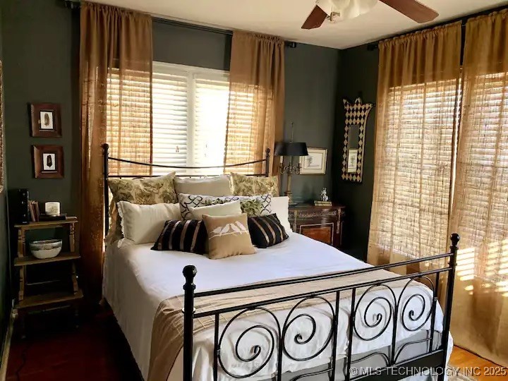 1124 W Elm Property Photo 17