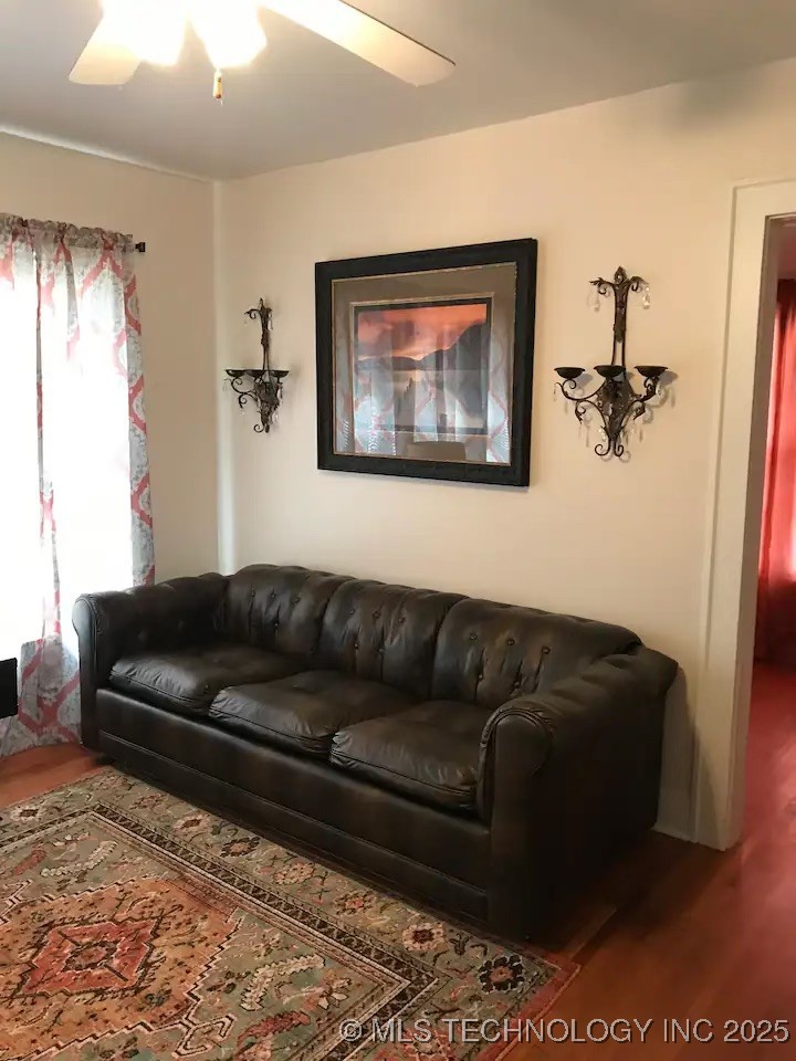 1124 W Elm Property Photo 32