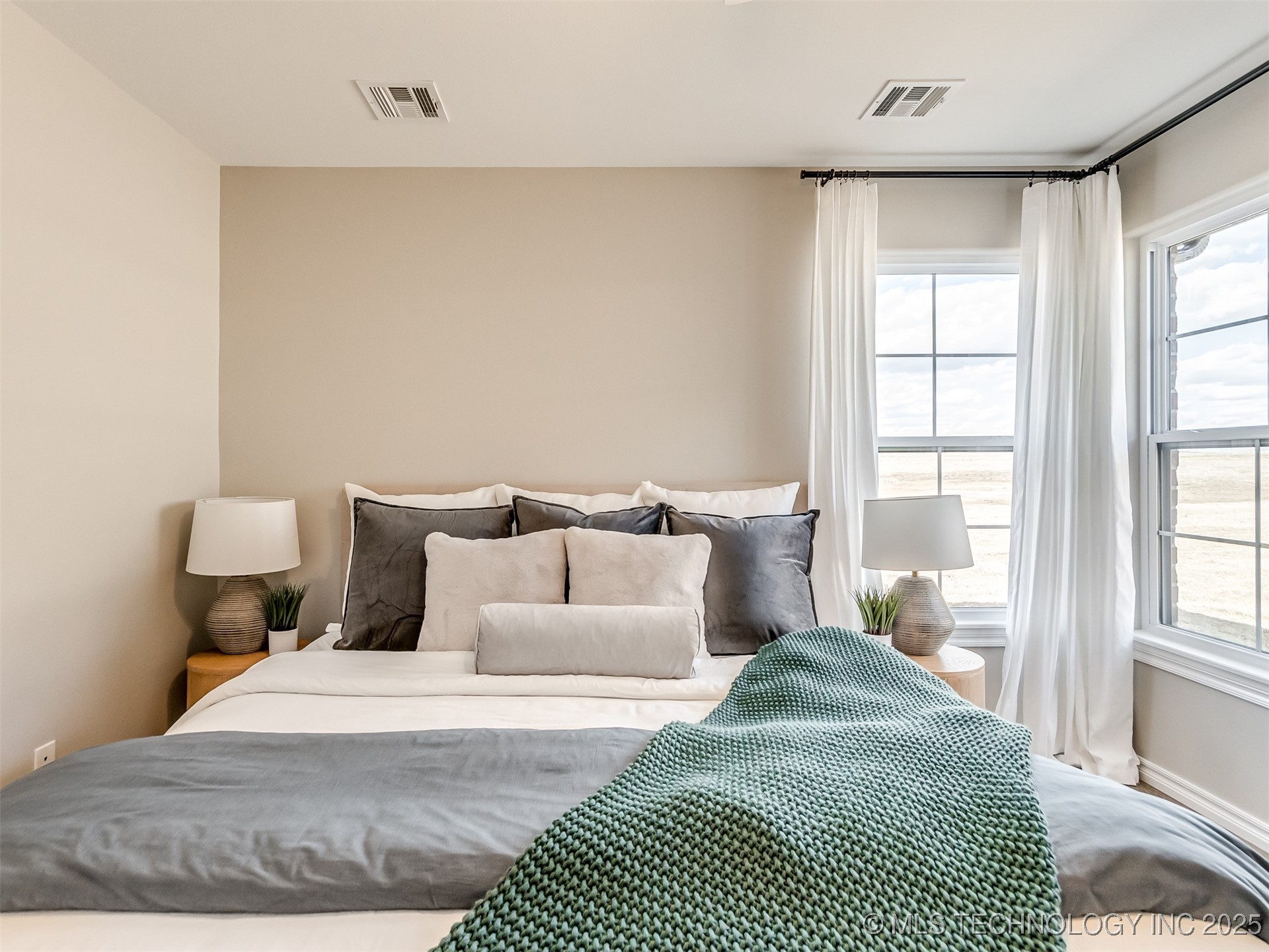 5818 Coldspring Lane Property Photo 23