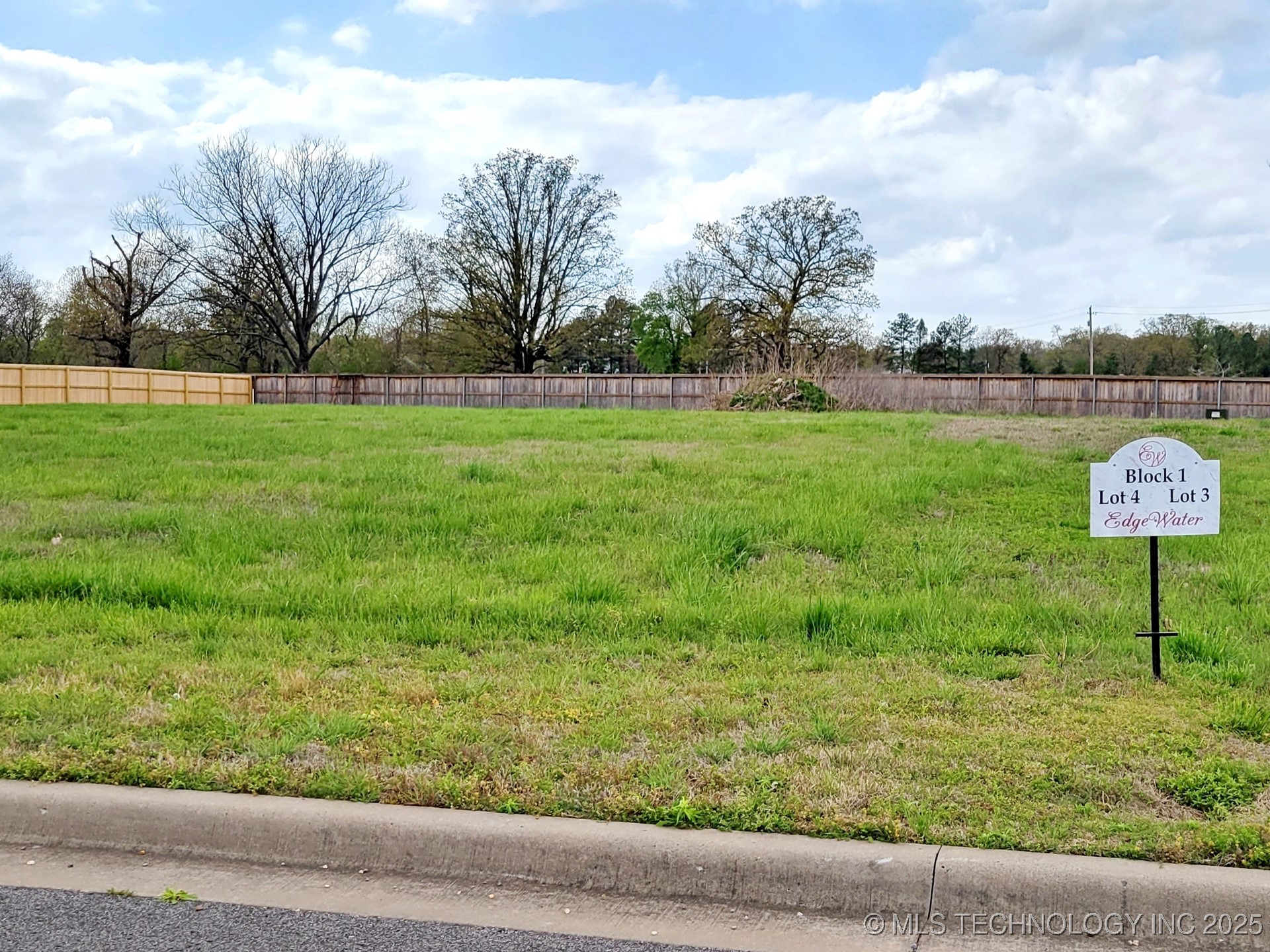 917 Edge Water Boulevard Property Photo 4