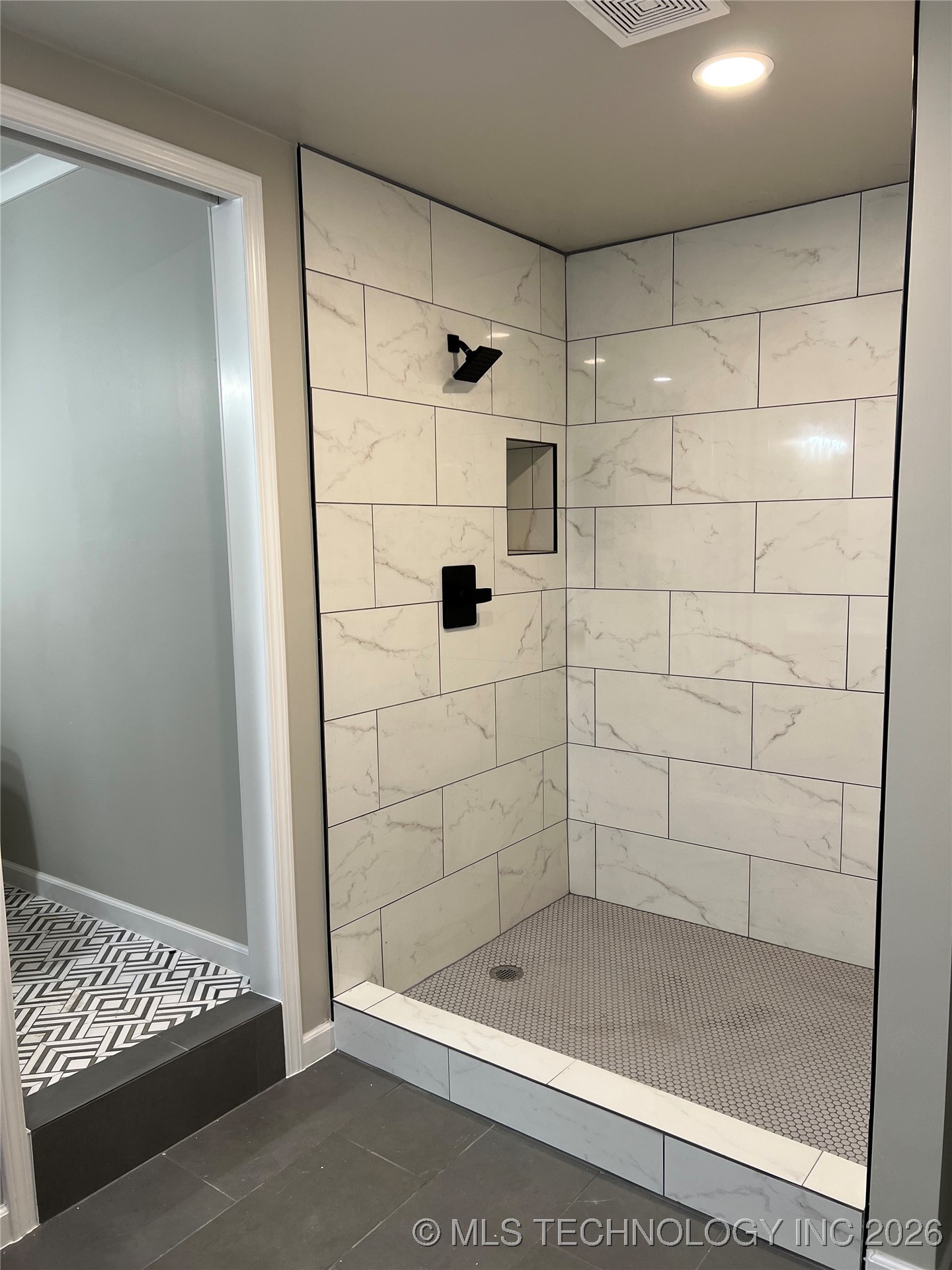 4606 E 76th Street Property Photo 11