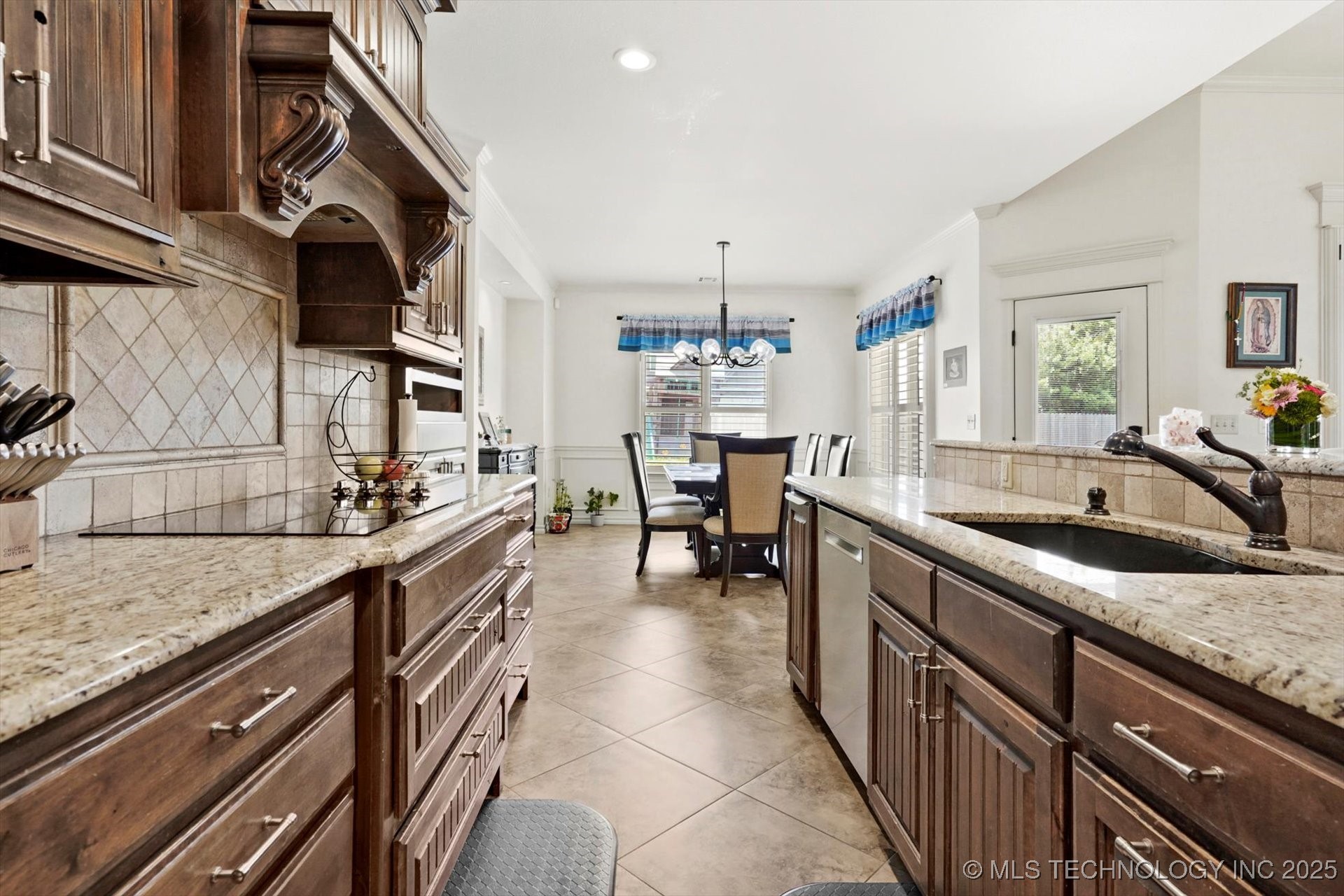 12643 S 67th East Avenue Property Photo 11