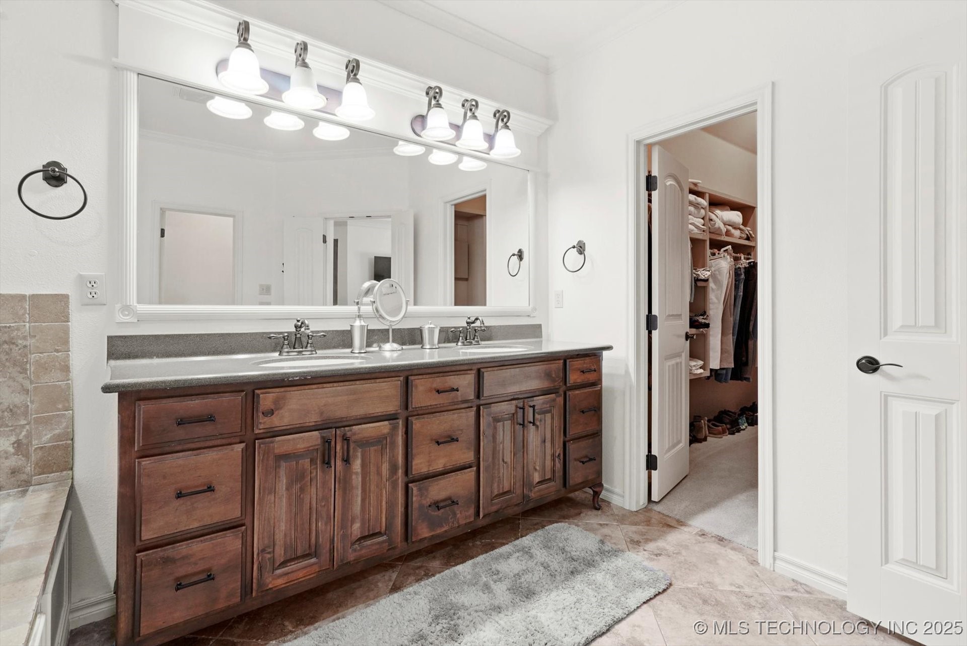 12643 S 67th East Avenue Property Photo 17