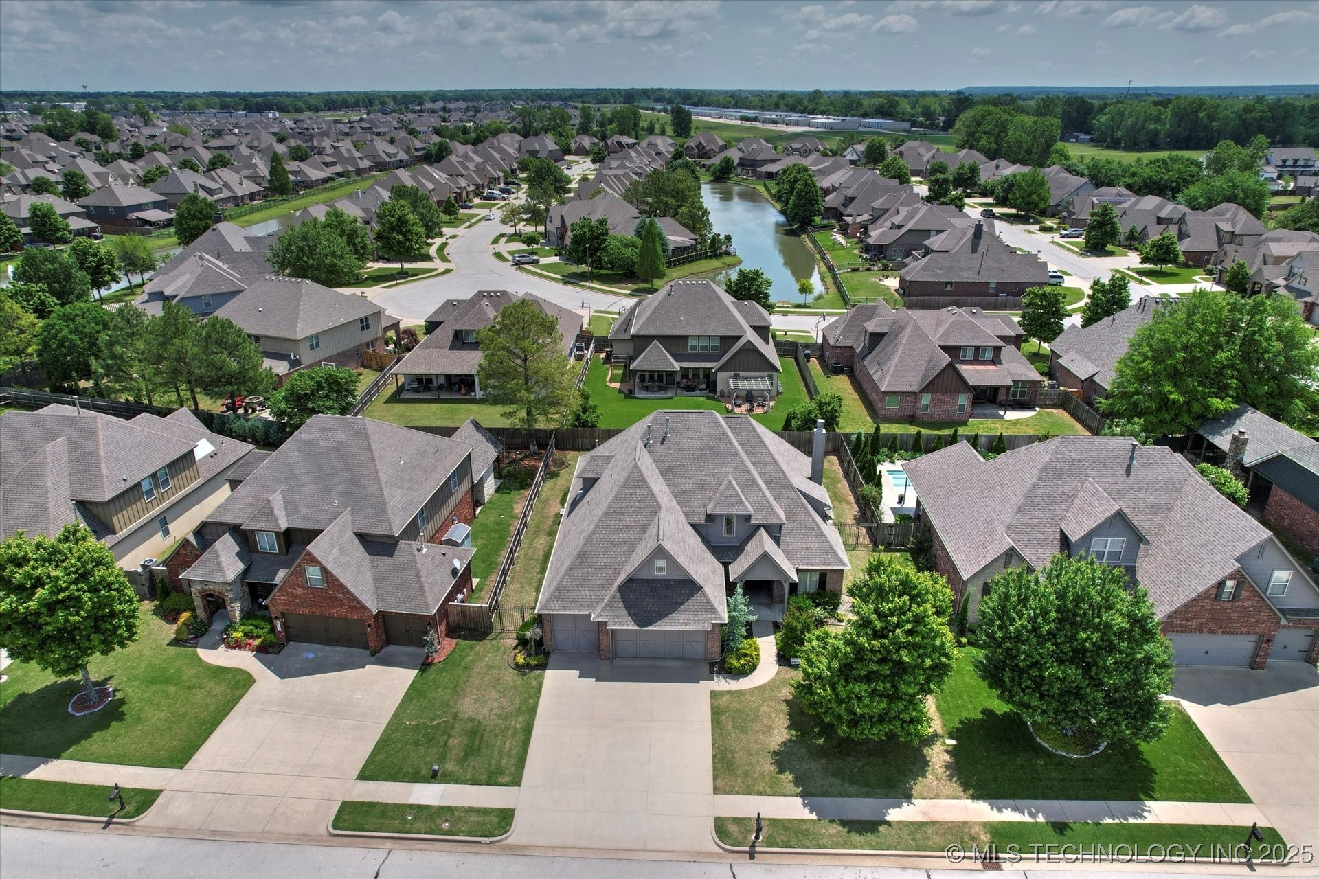 12643 S 67th East Avenue Property Photo 42