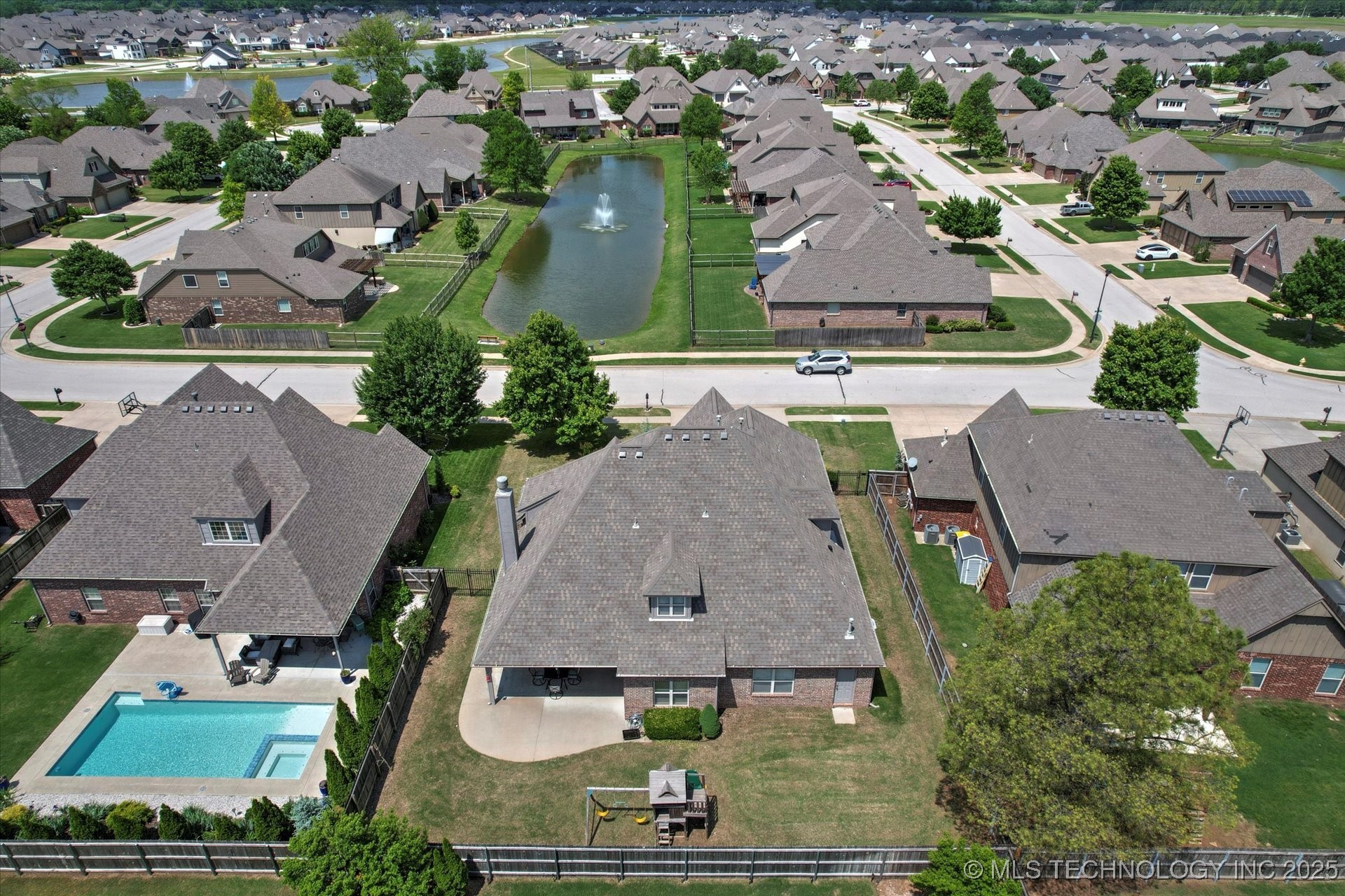 12643 S 67th East Avenue Property Photo 43