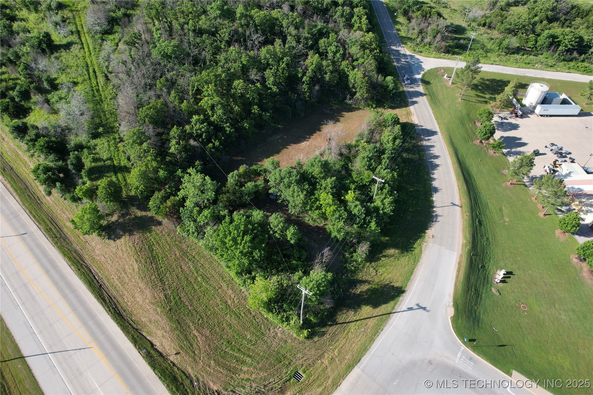 Airport Road Property Photo 14