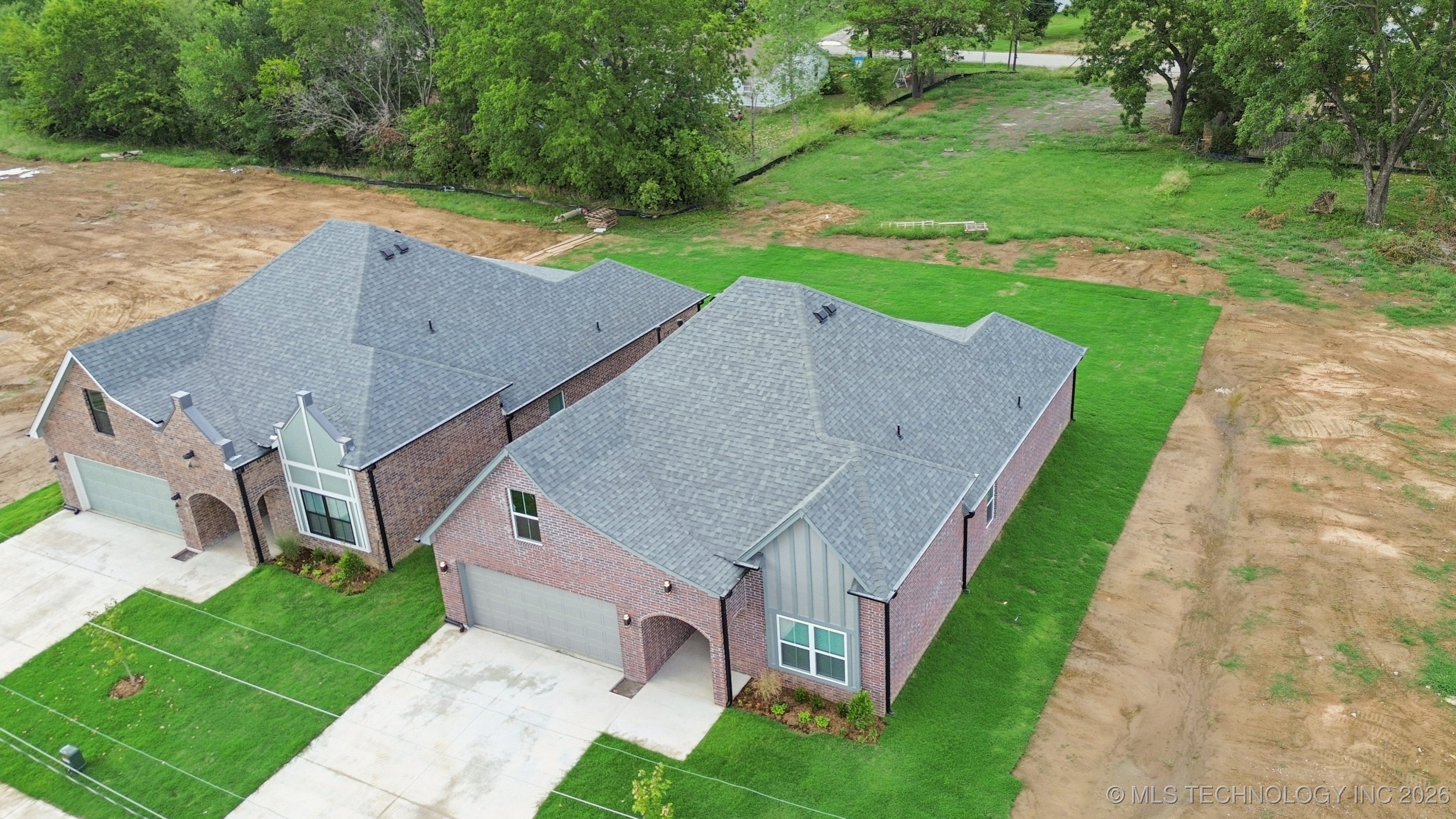 209 W Broadway Street Property Photo 3