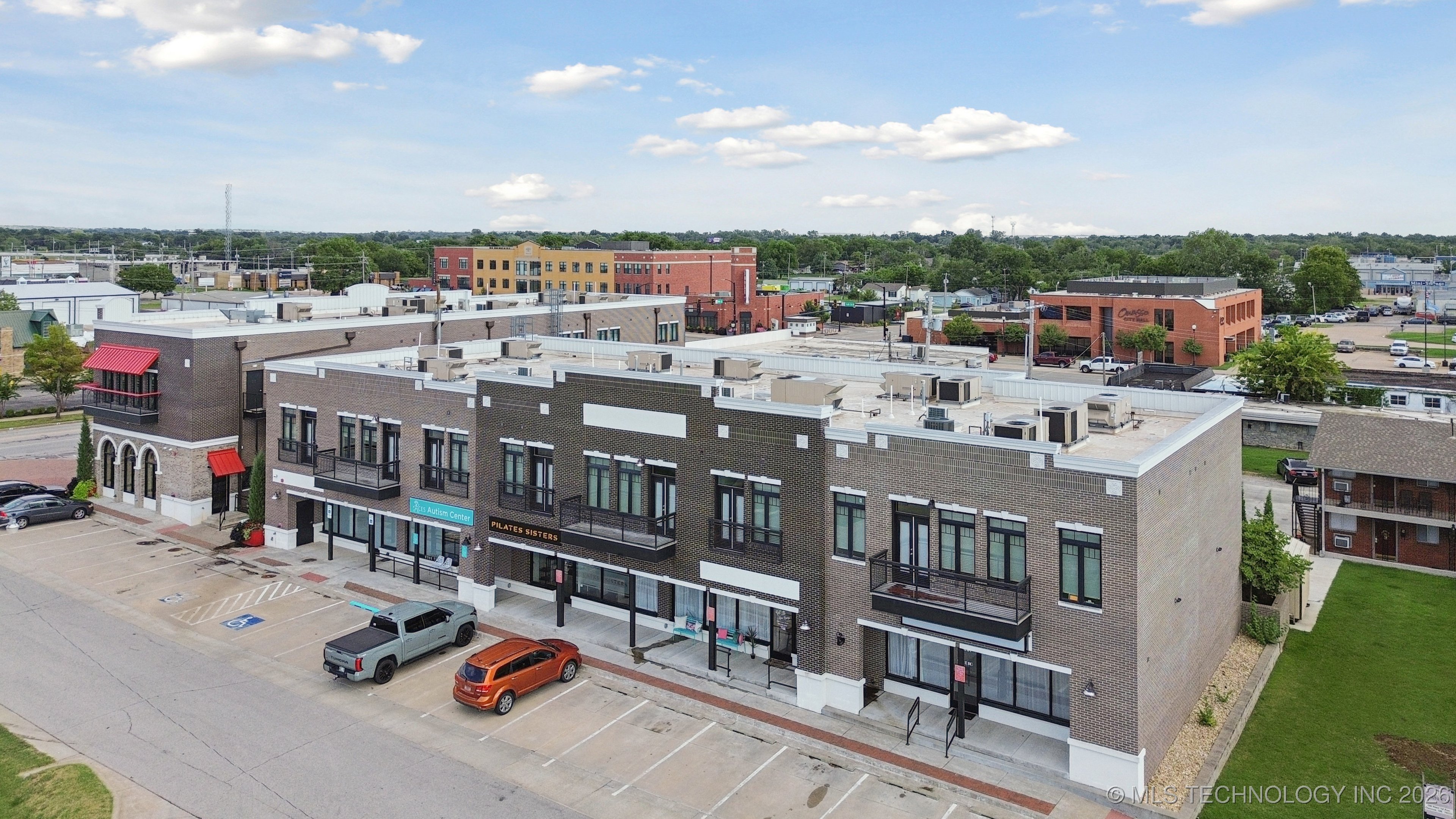 209 W Broadway Street Property Photo 5