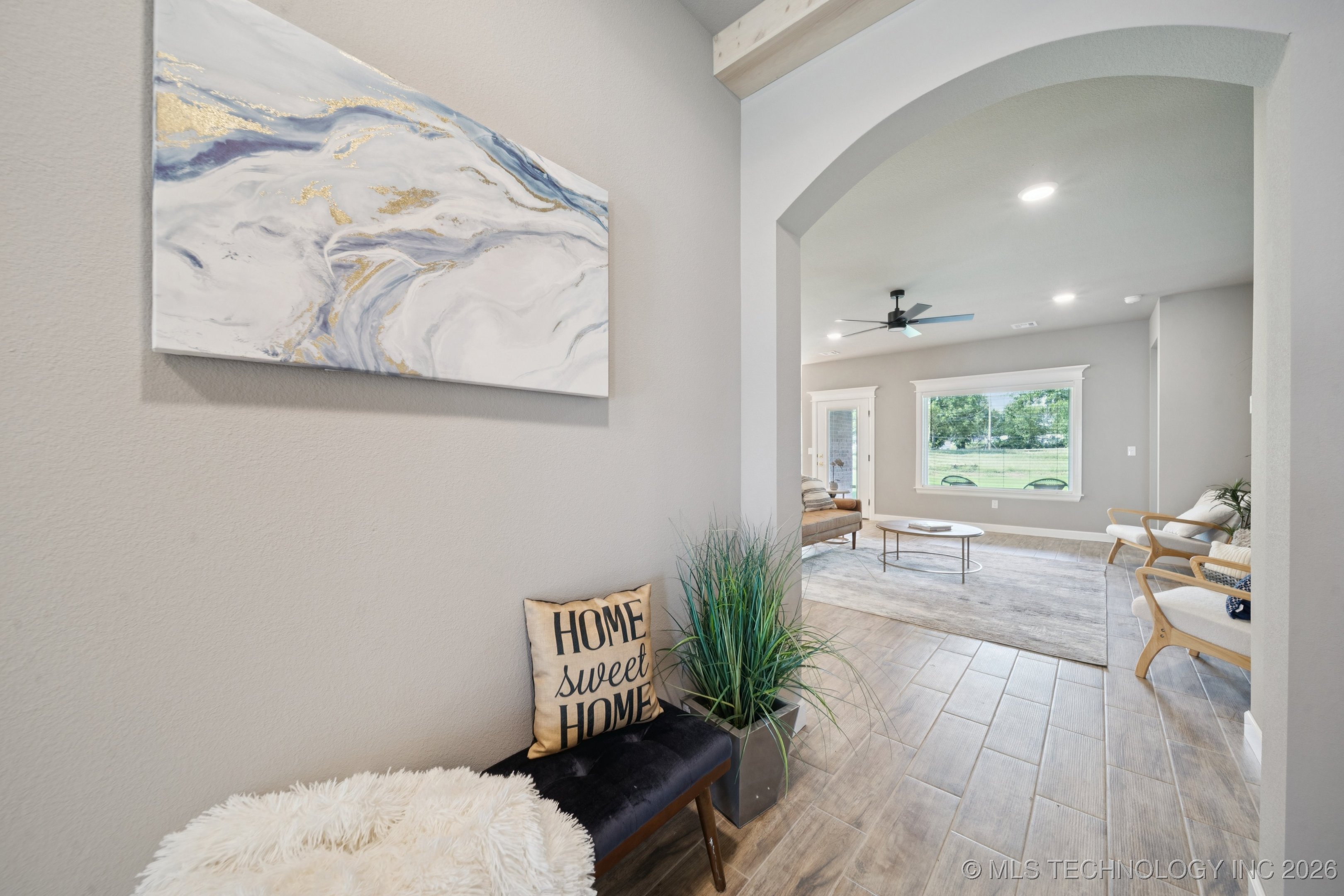 209 W Broadway Street Property Photo 8