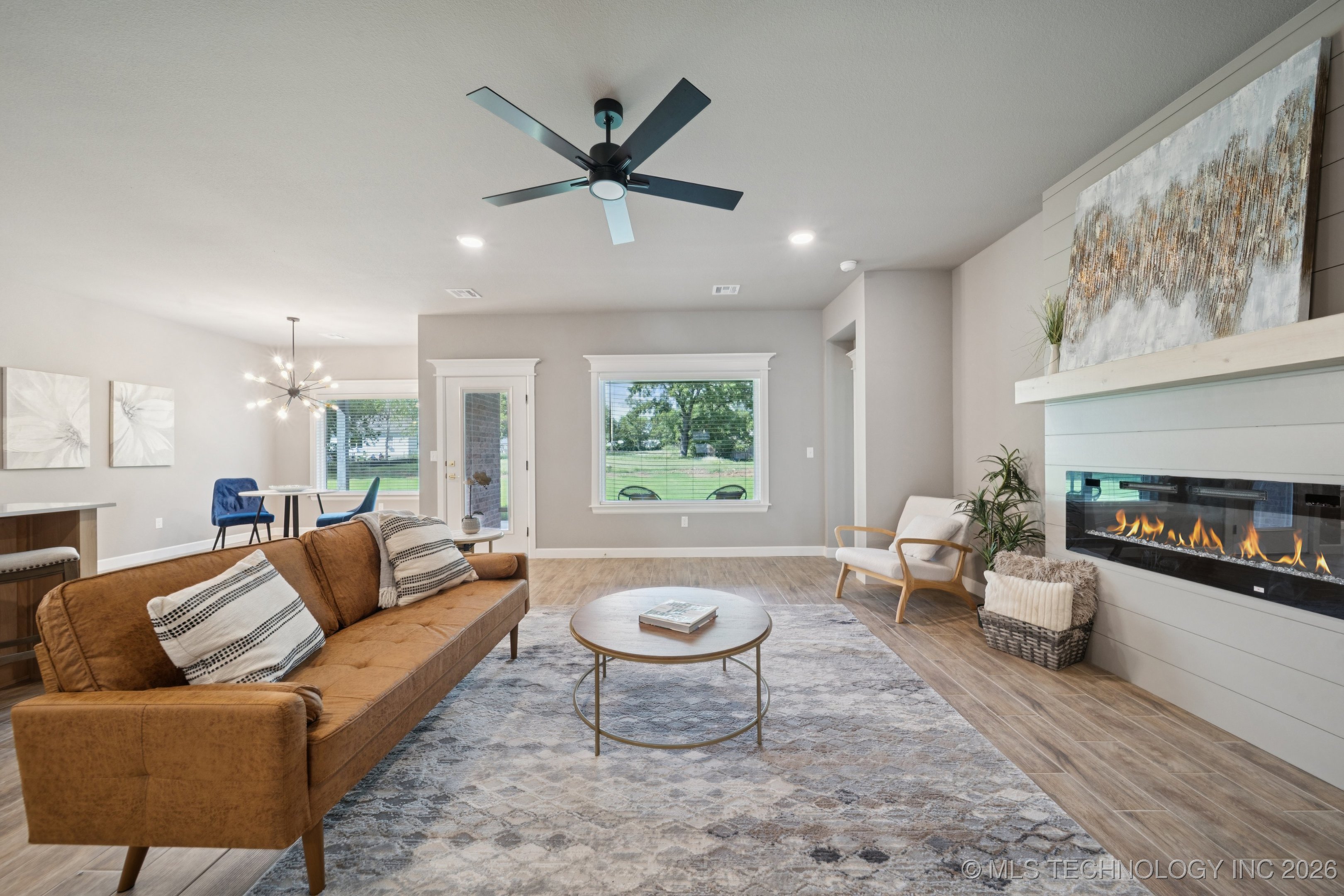 209 W Broadway Street Property Photo 10