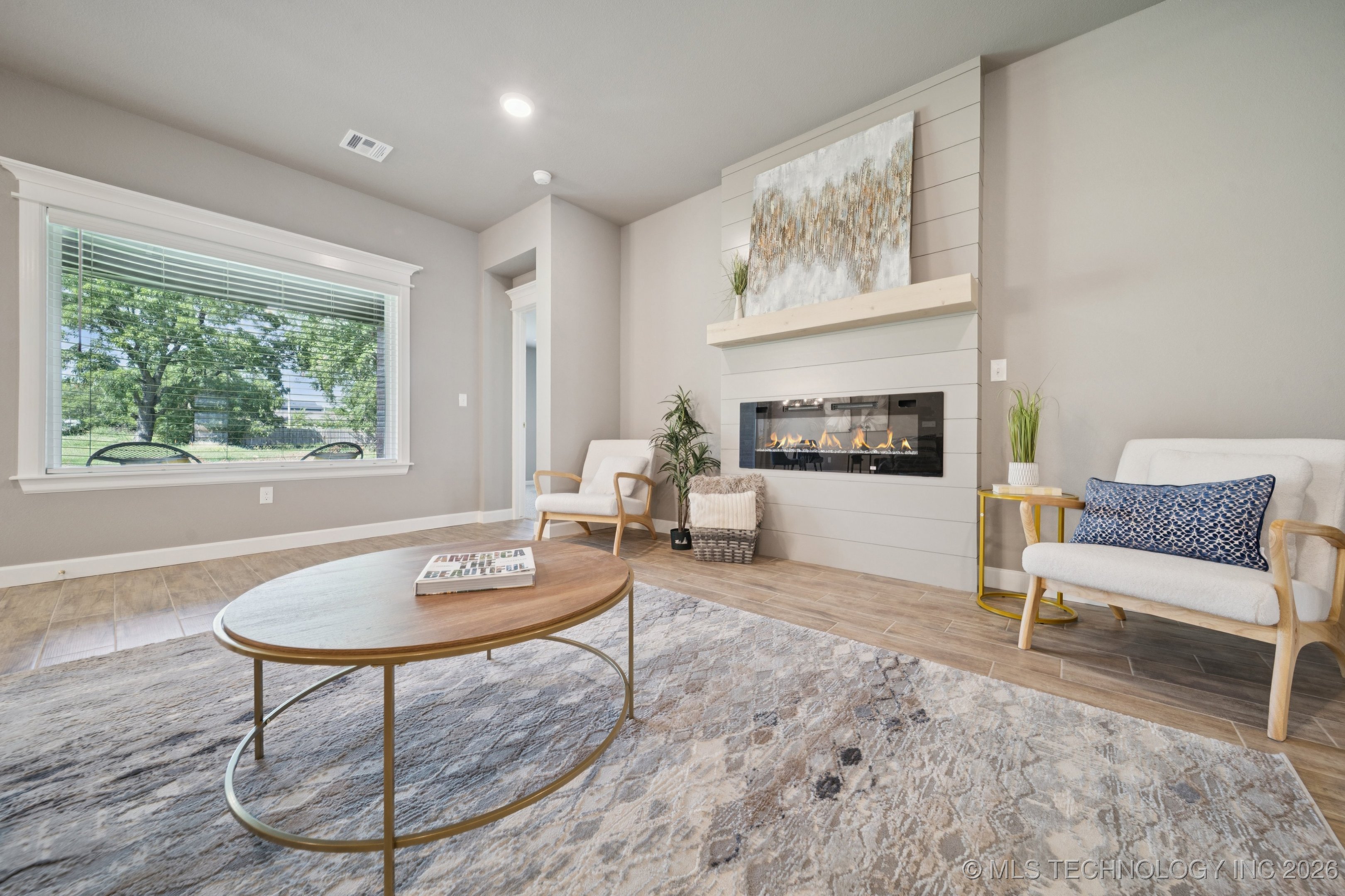 209 W Broadway Street Property Photo 12