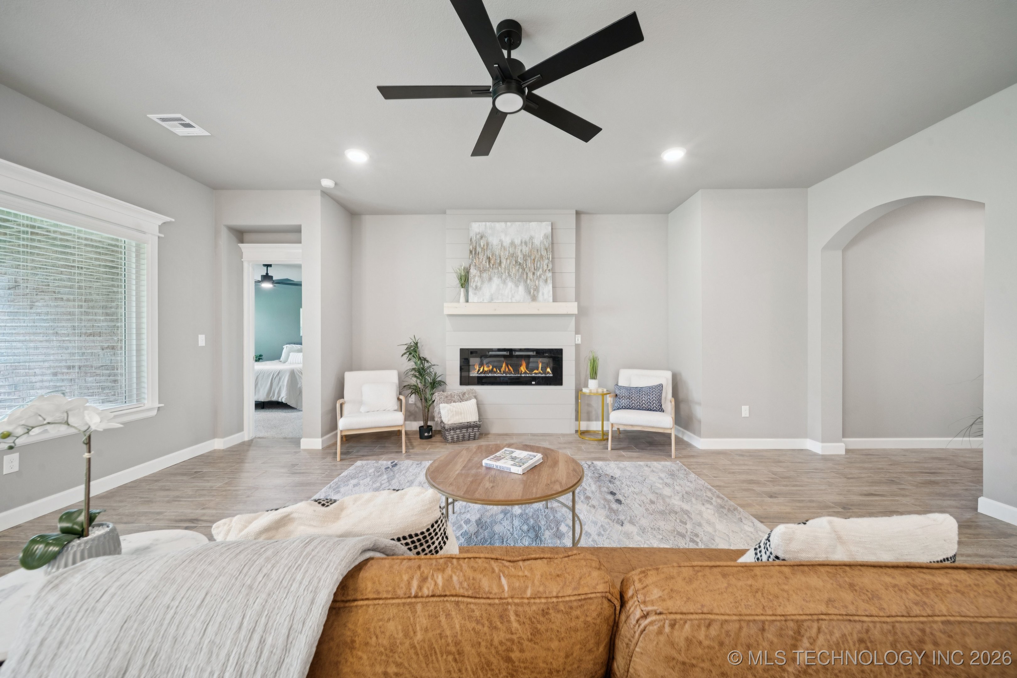 209 W Broadway Street Property Photo 13