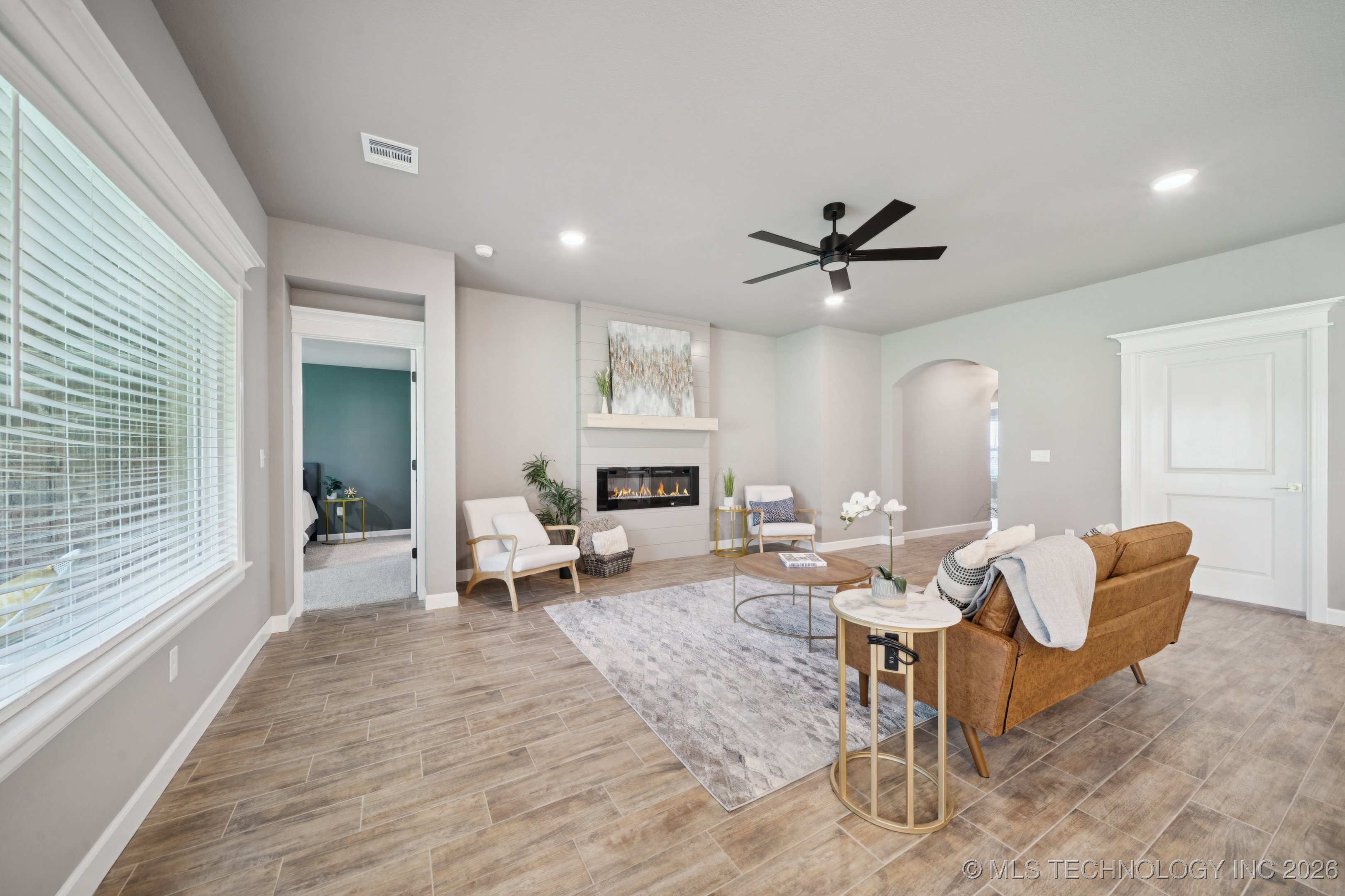 209 W Broadway Street Property Photo 14