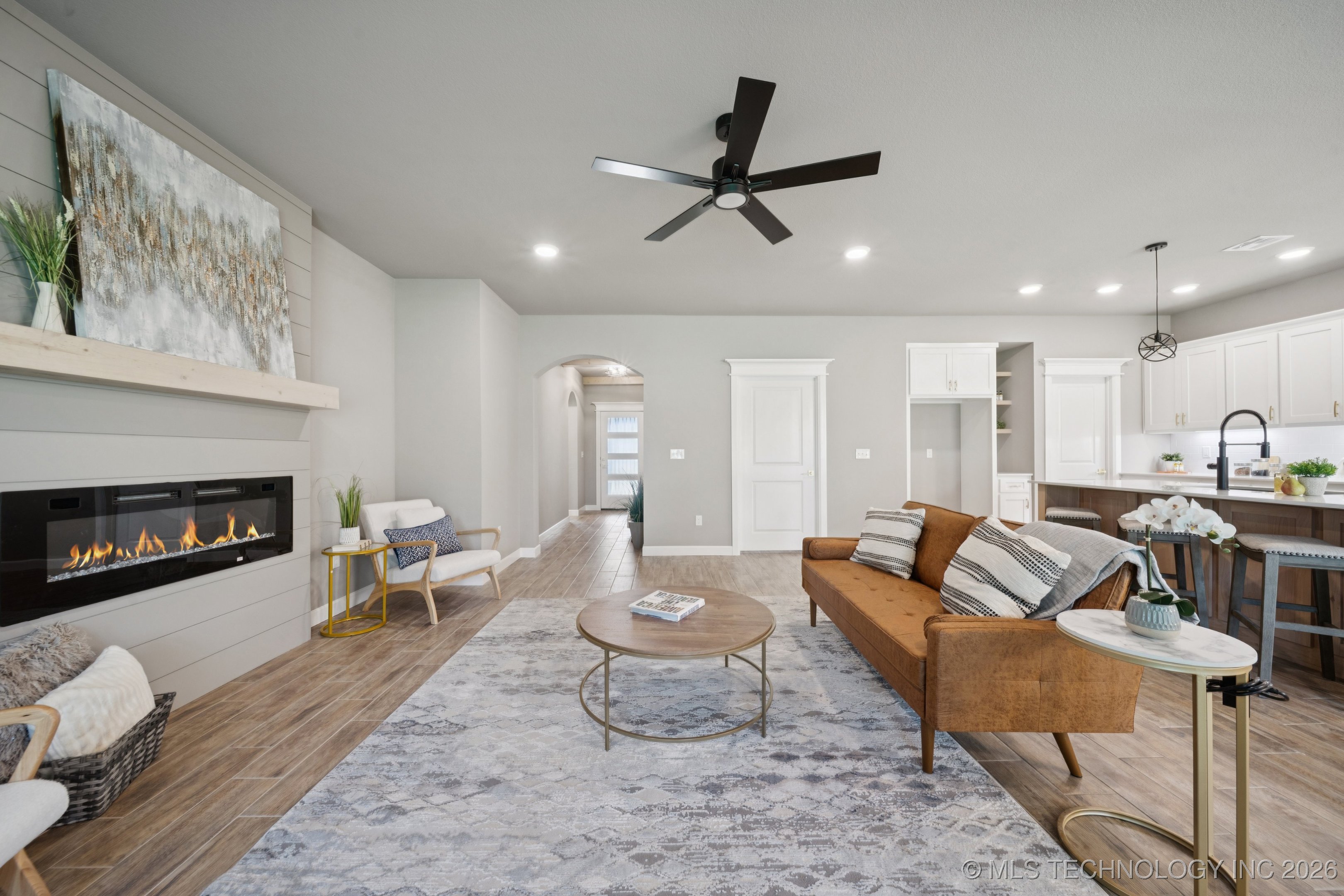 209 W Broadway Street Property Photo 16