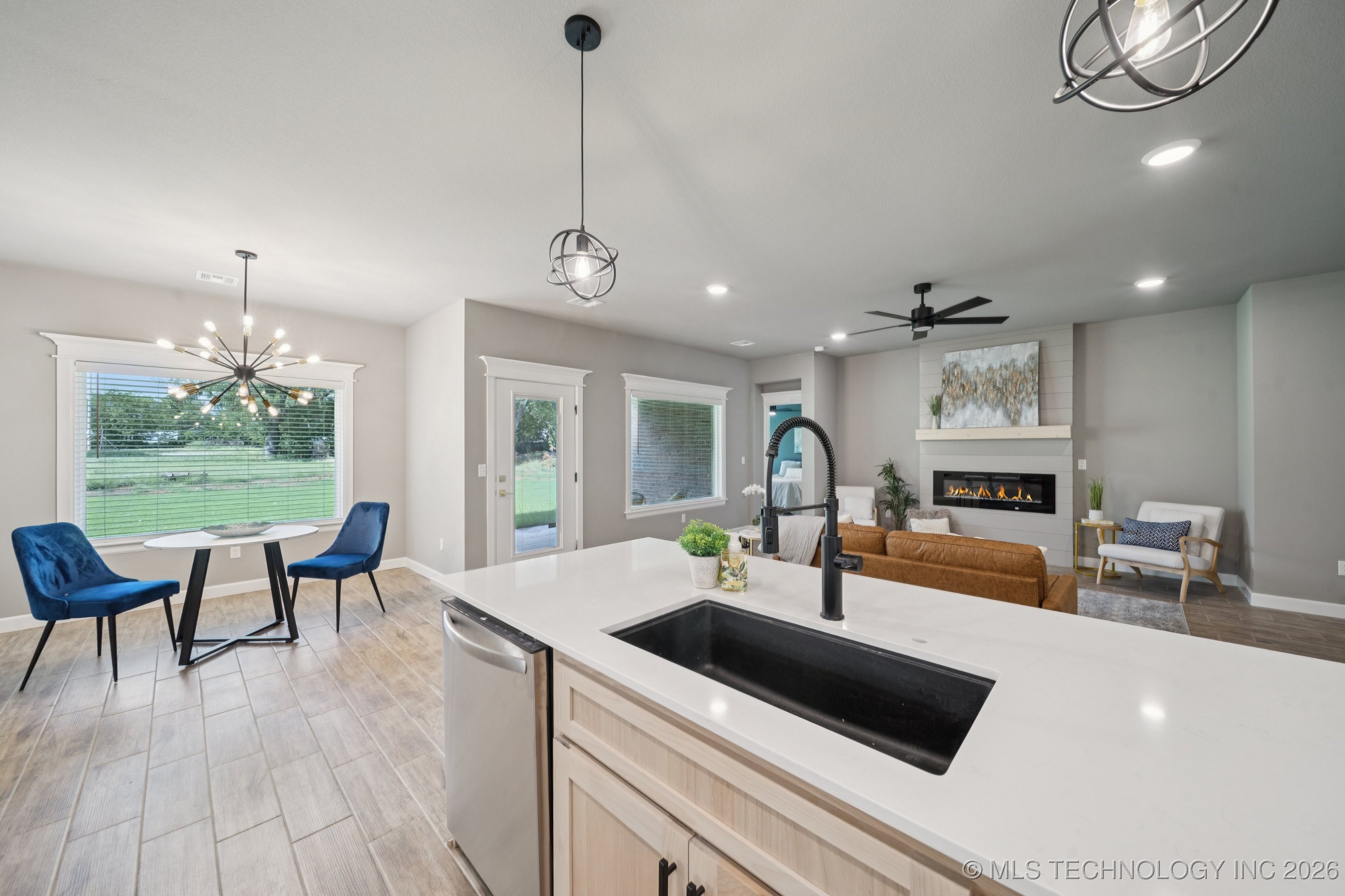 209 W Broadway Street Property Photo 19